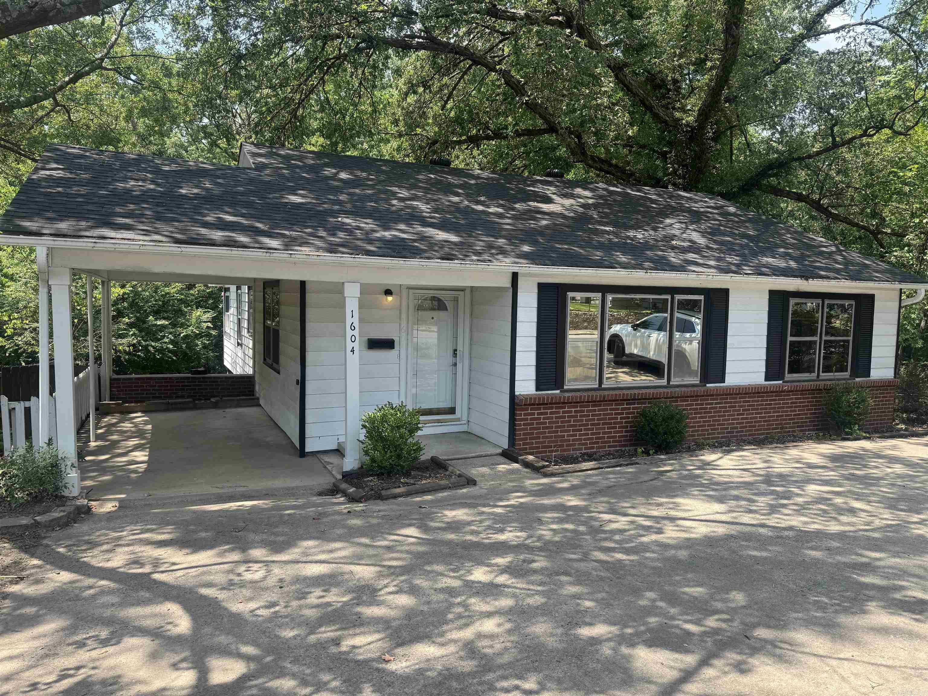 1604 N University Avenue