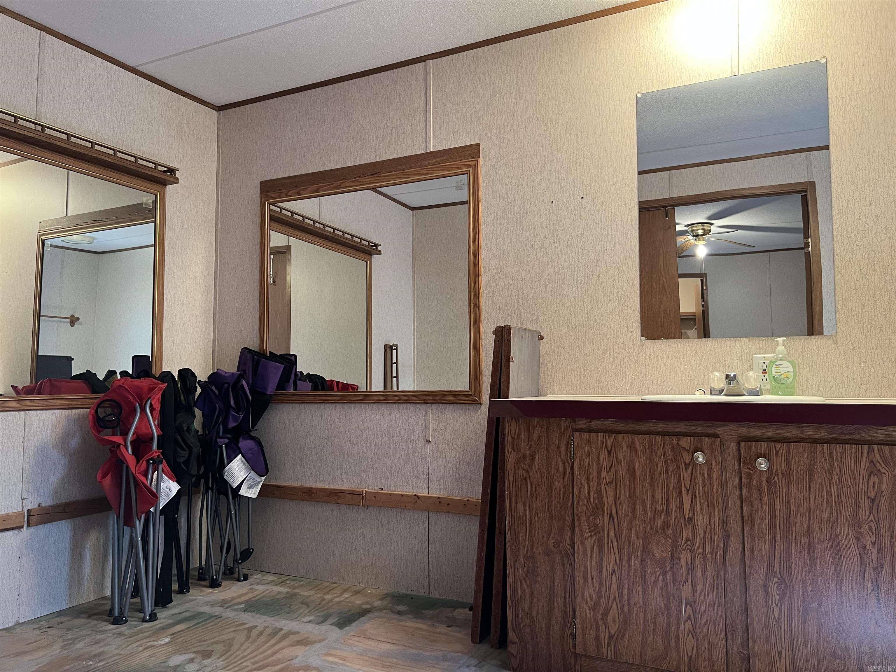860 Fox Chase  Greers Ferry, AR