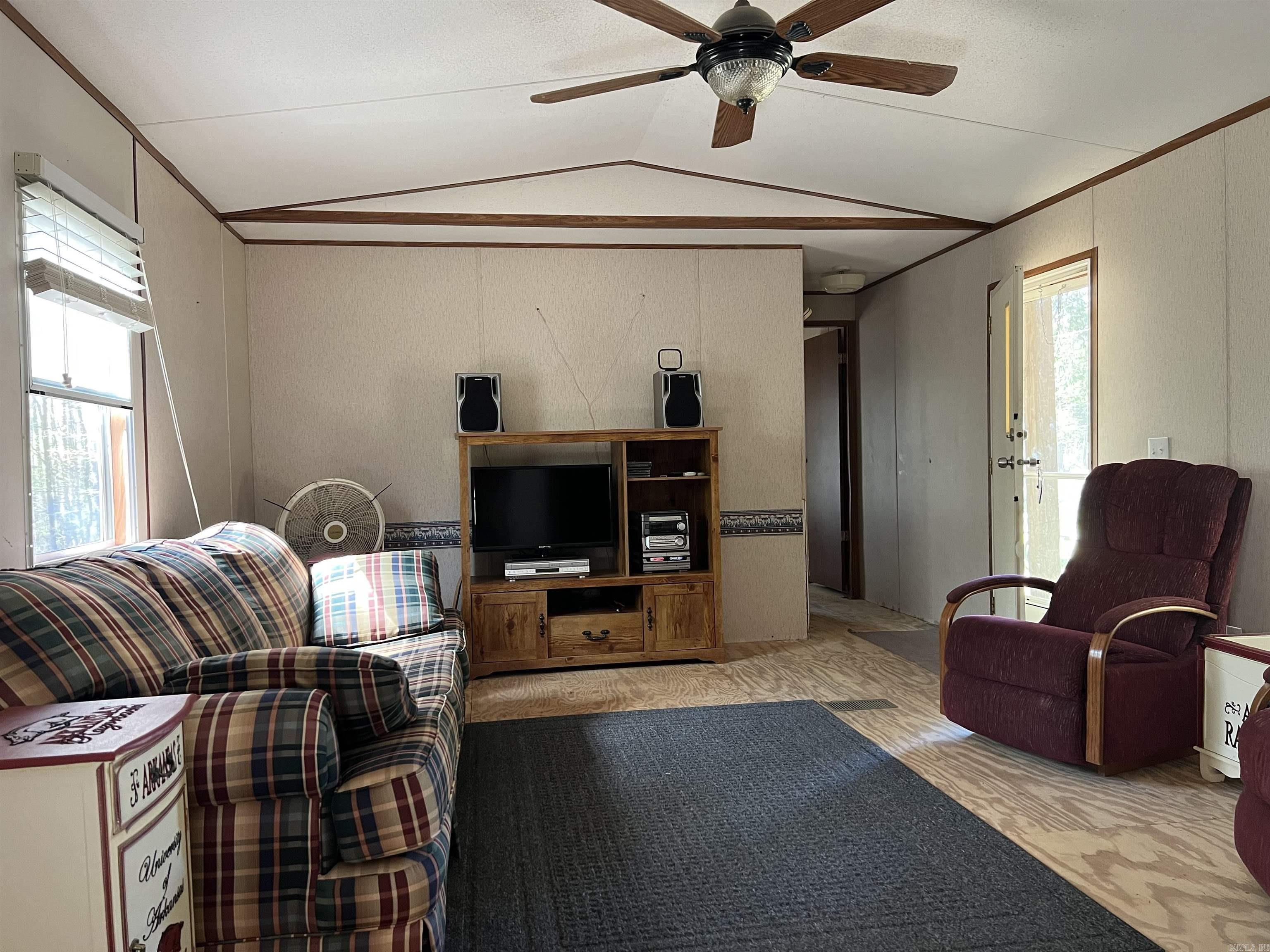 860 Fox Chase  Greers Ferry, AR