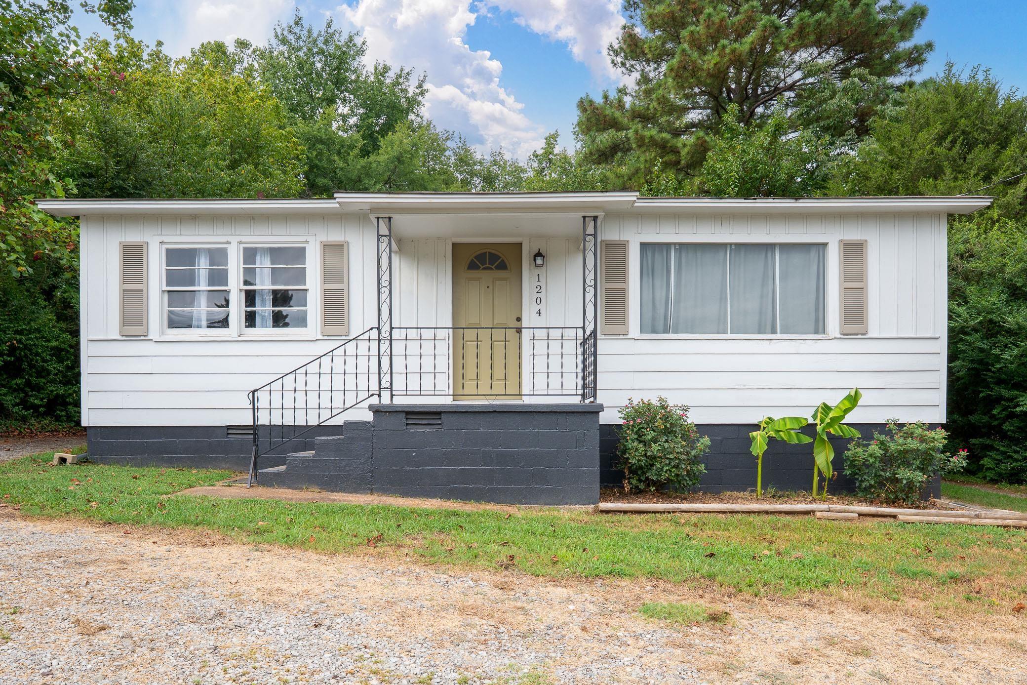 1204 W Main  Heber Springs, AR