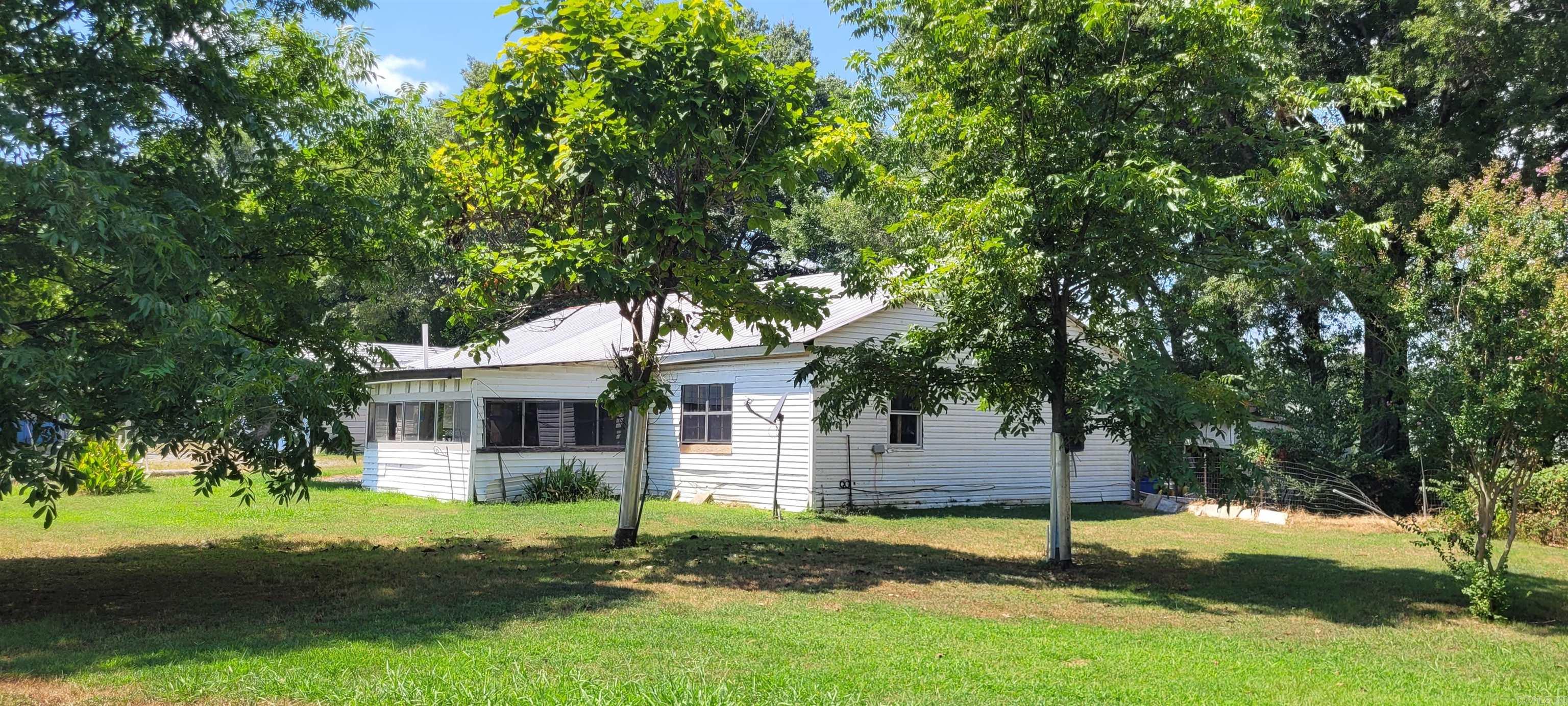 910 S Ninth  Augusta, AR