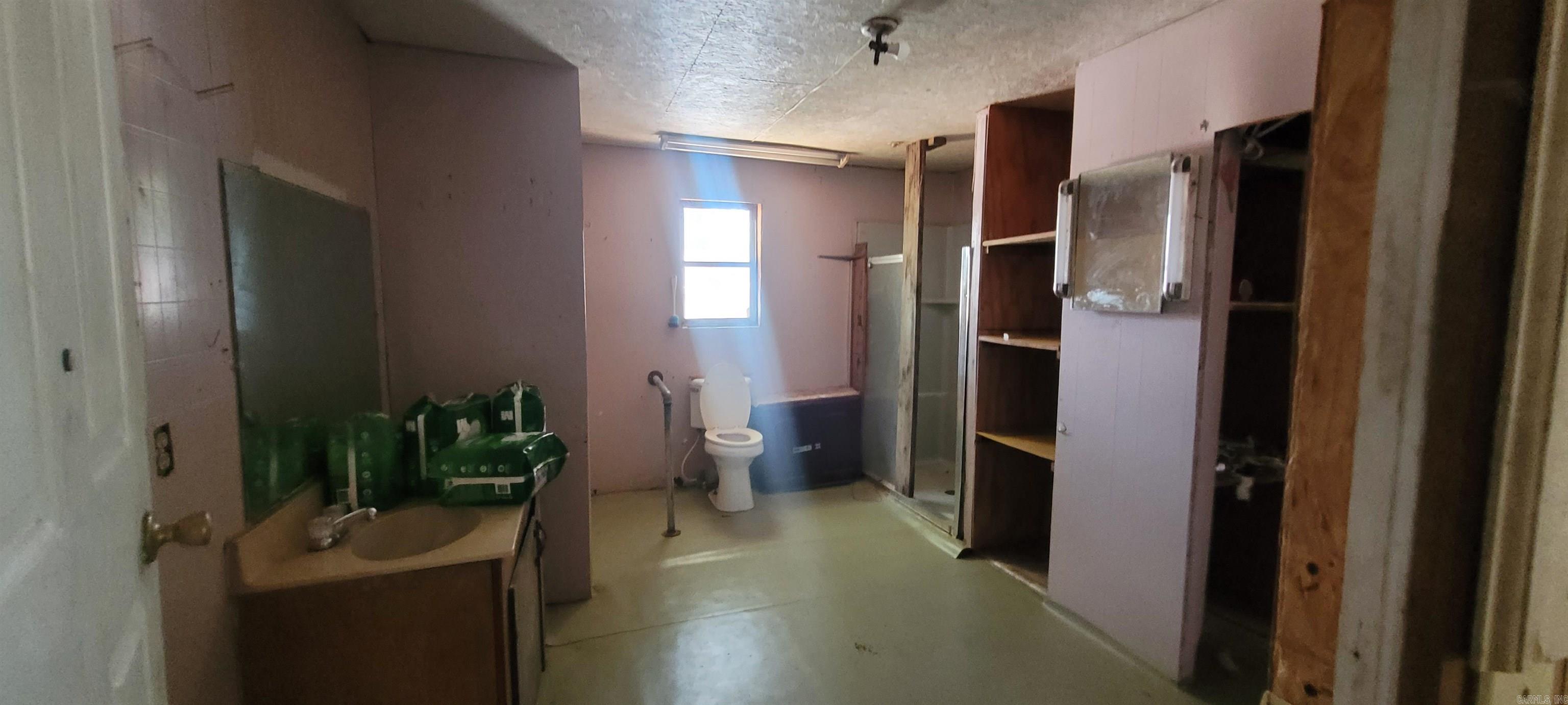 910 S Ninth  Augusta, AR