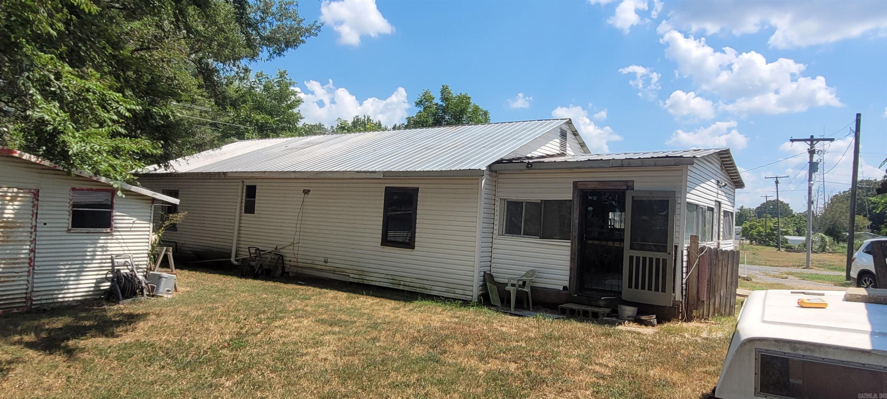 910 S Ninth  Augusta, AR