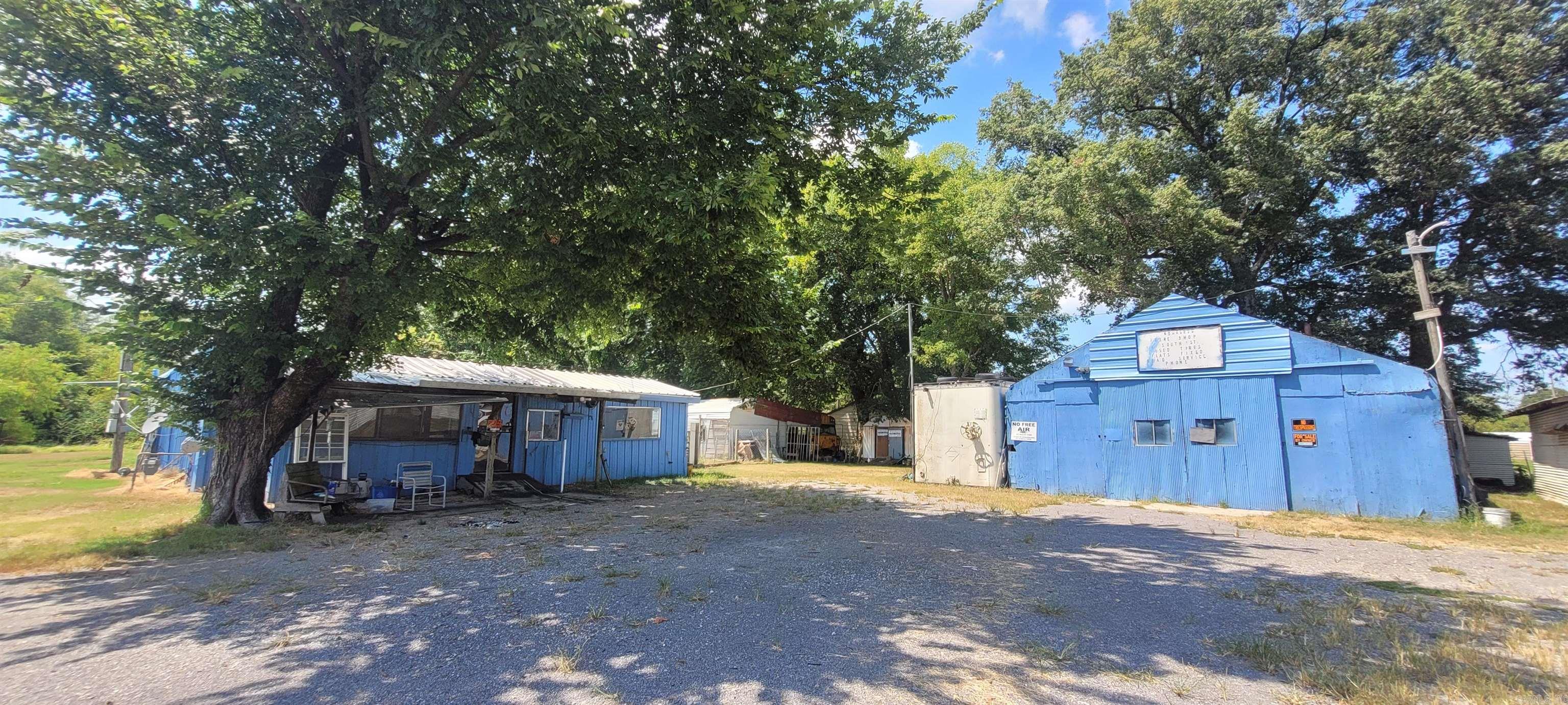 910 S Ninth  Augusta, AR