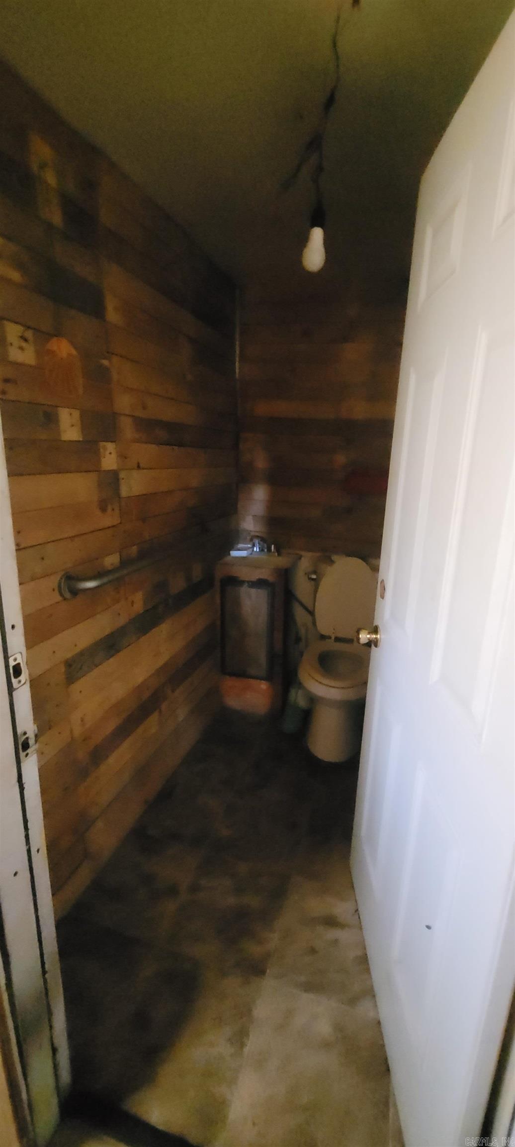 910 S Ninth  Augusta, AR