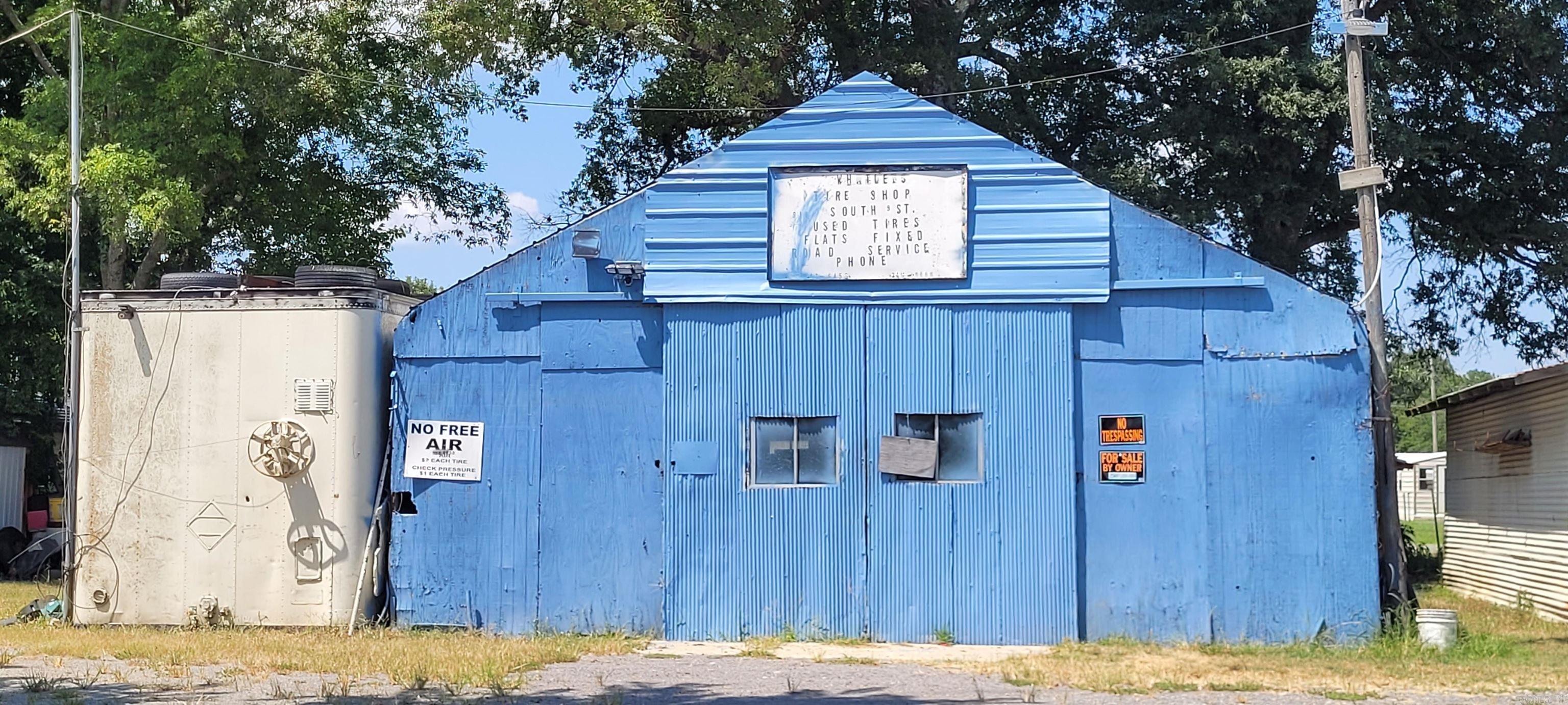 910 S Ninth  Augusta, AR