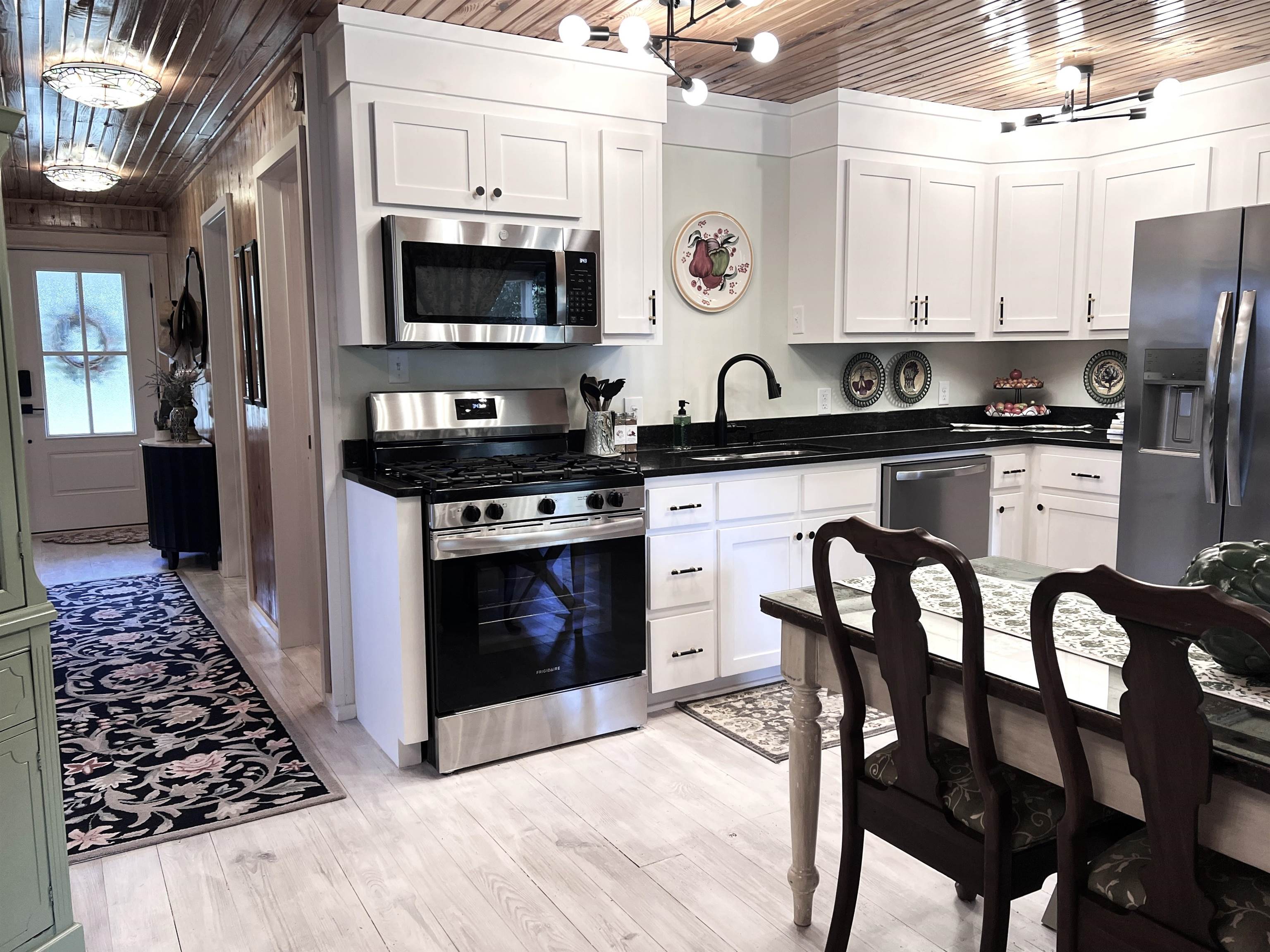 76 W Cool Water Retreat  Mountain View, AR