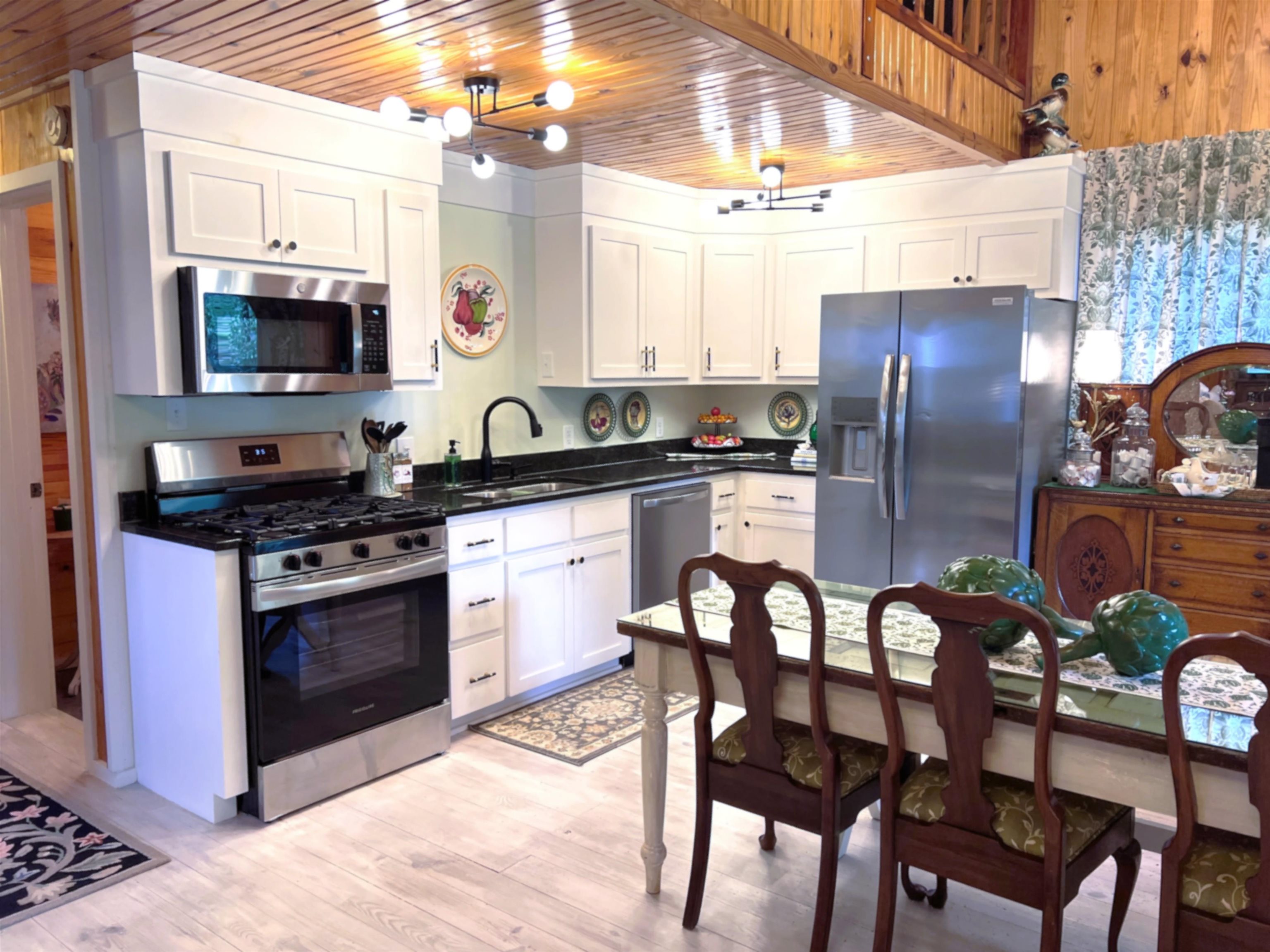 76 W Cool Water Retreat  Mountain View, AR