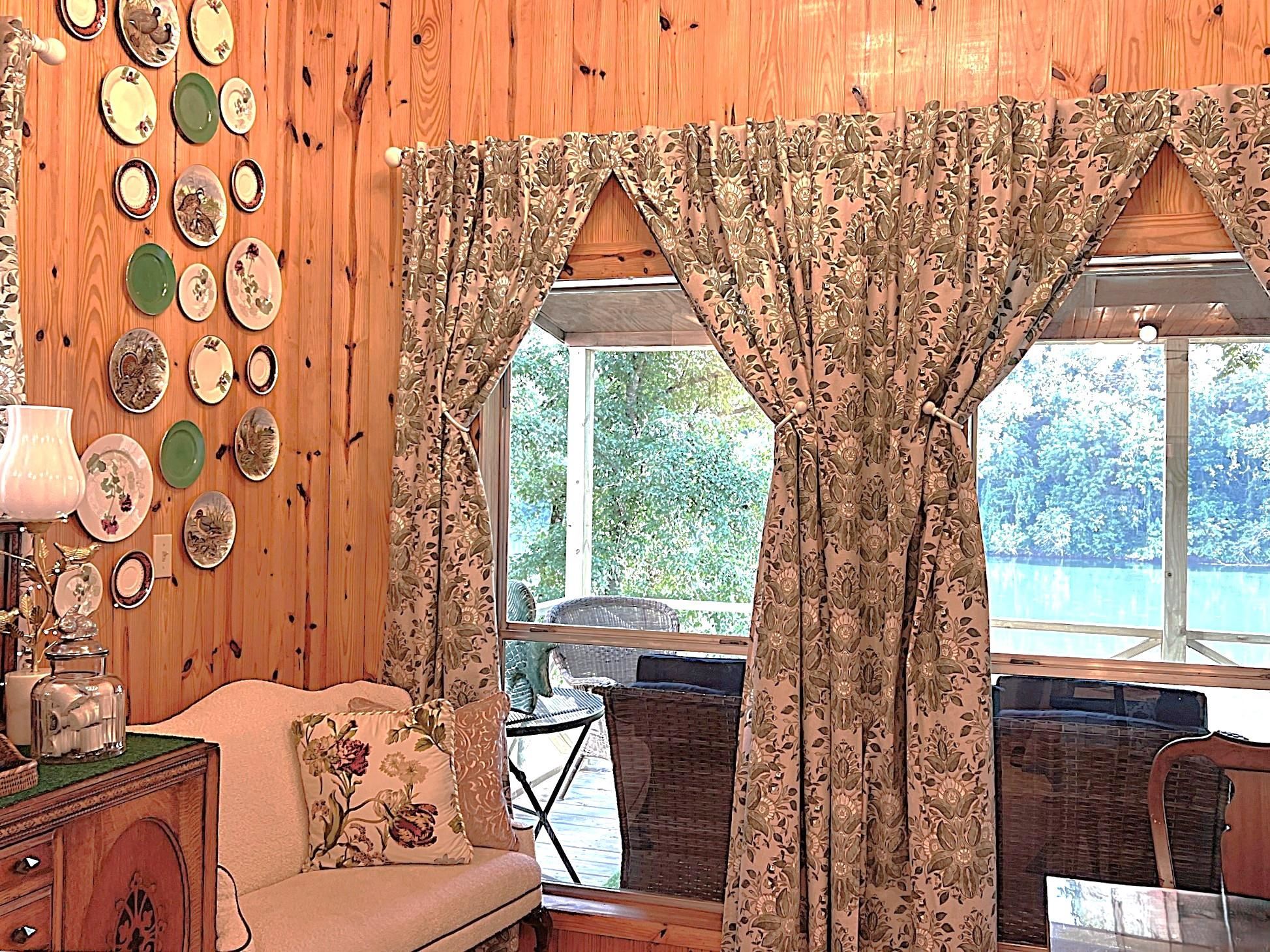 76 W Cool Water Retreat  Mountain View, AR