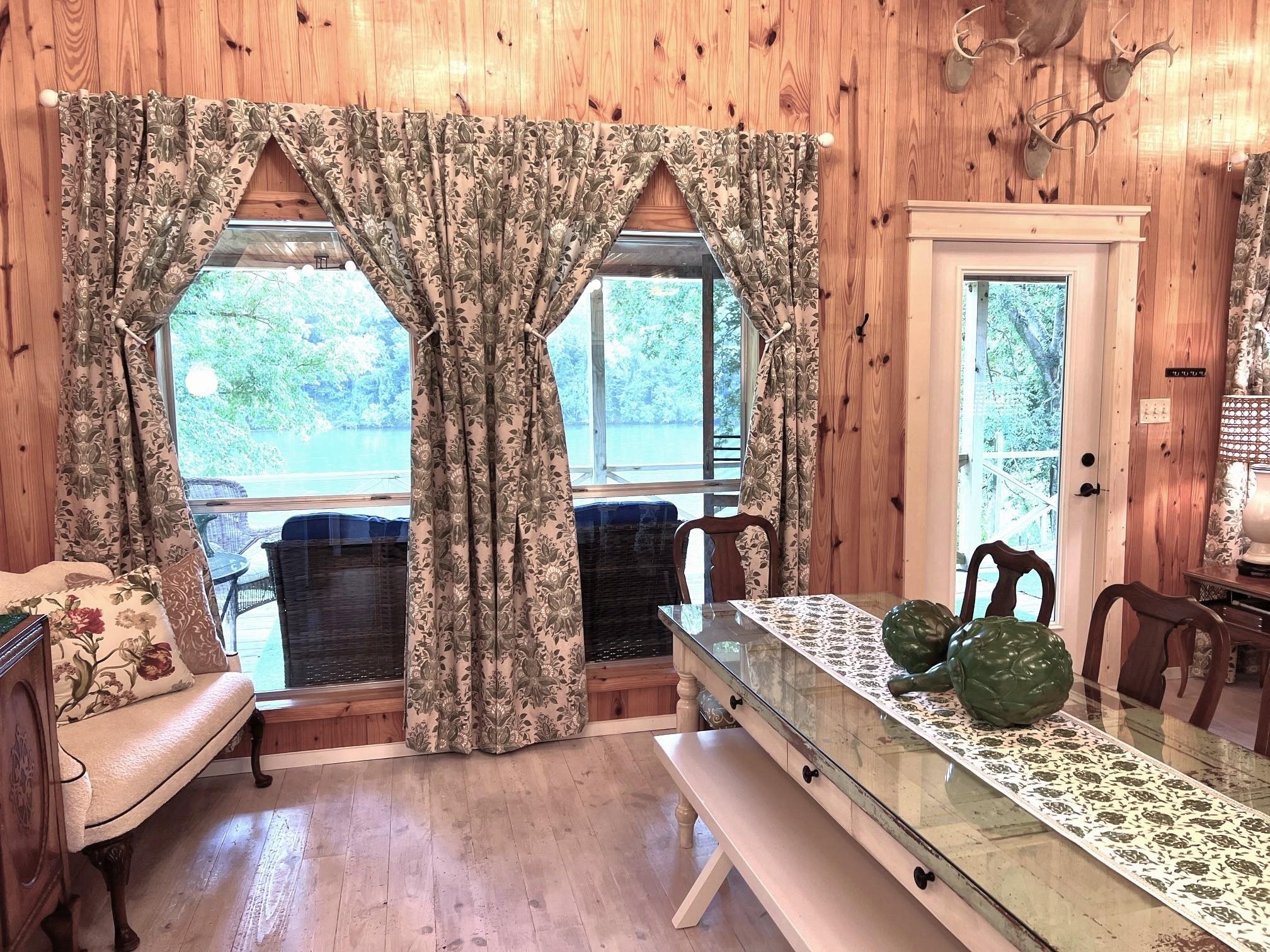 76 W Cool Water Retreat  Mountain View, AR