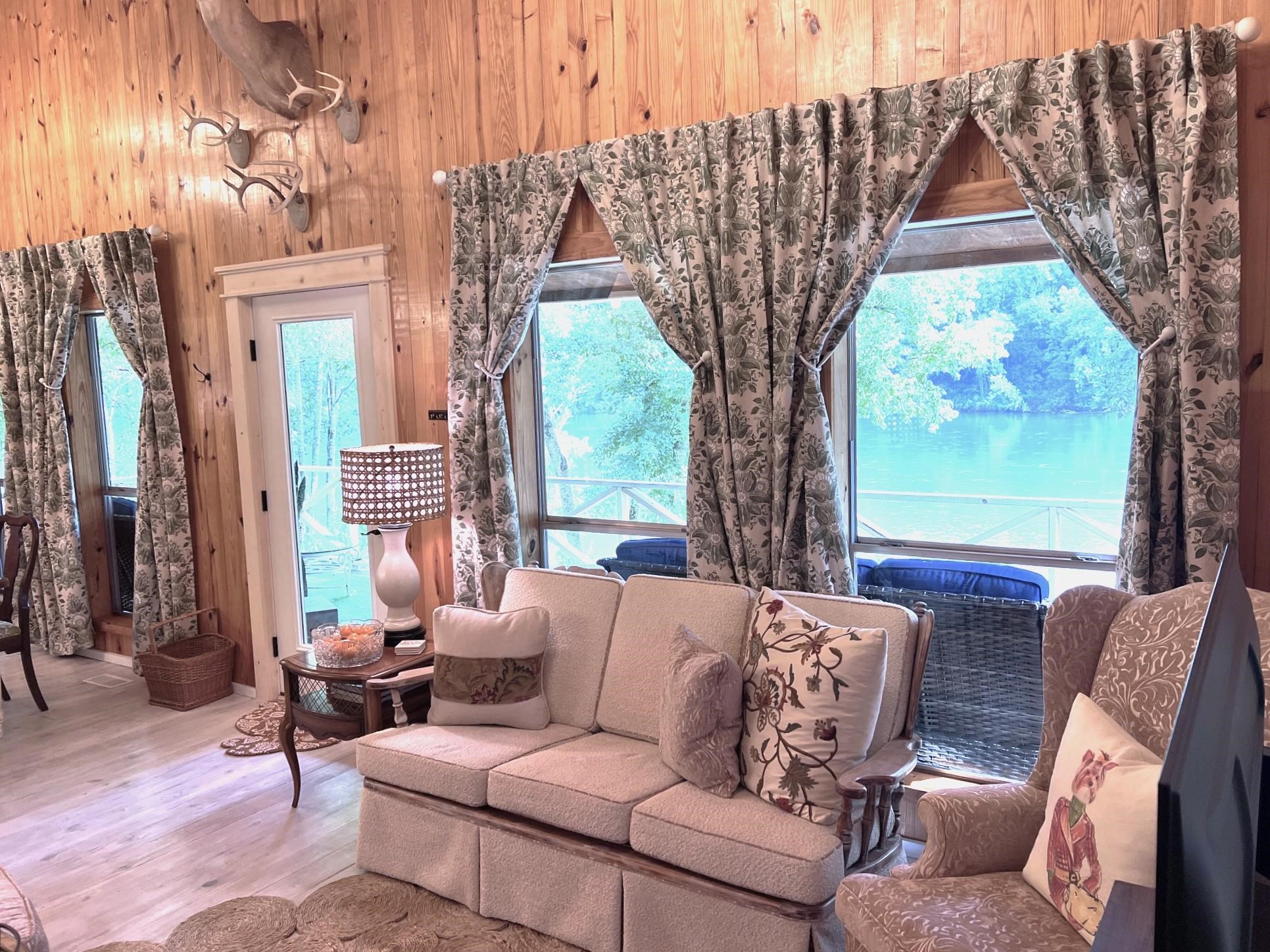 76 W Cool Water Retreat  Mountain View, AR