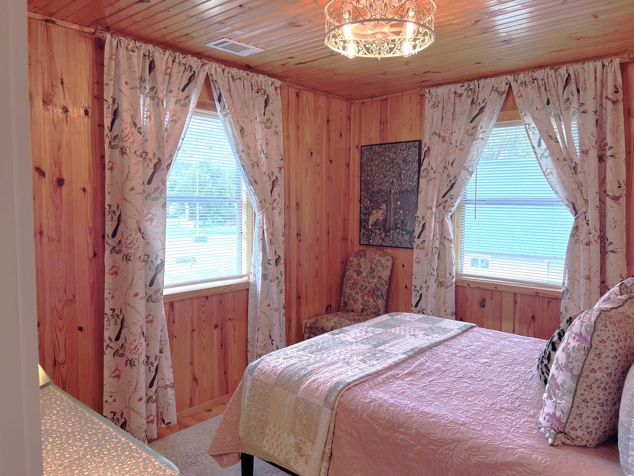 76 W Cool Water Retreat  Mountain View, AR