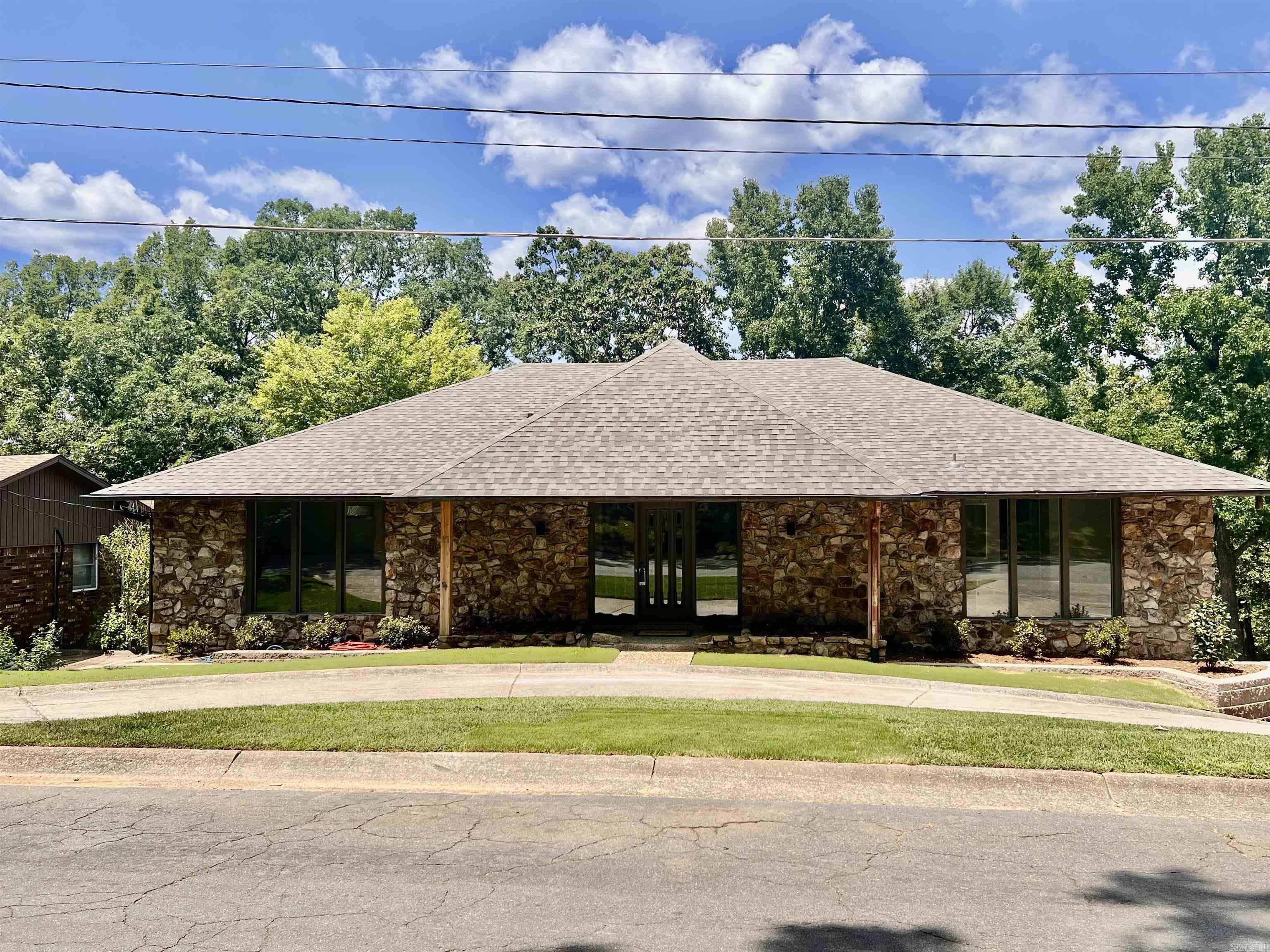21 E Lake Drive North Little Rock, AR 72116