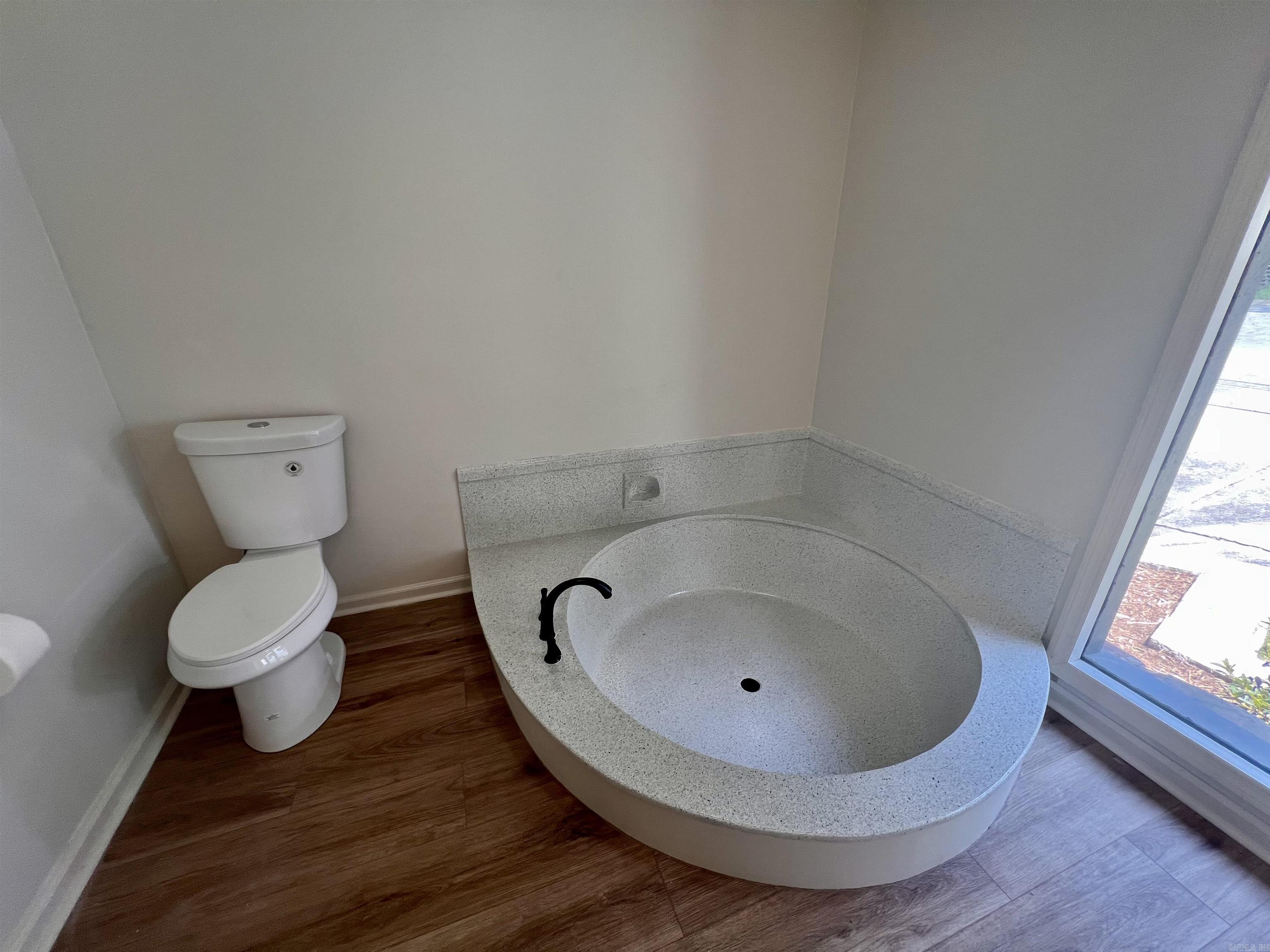 21 E Lake Drive North Little Rock, AR 72116