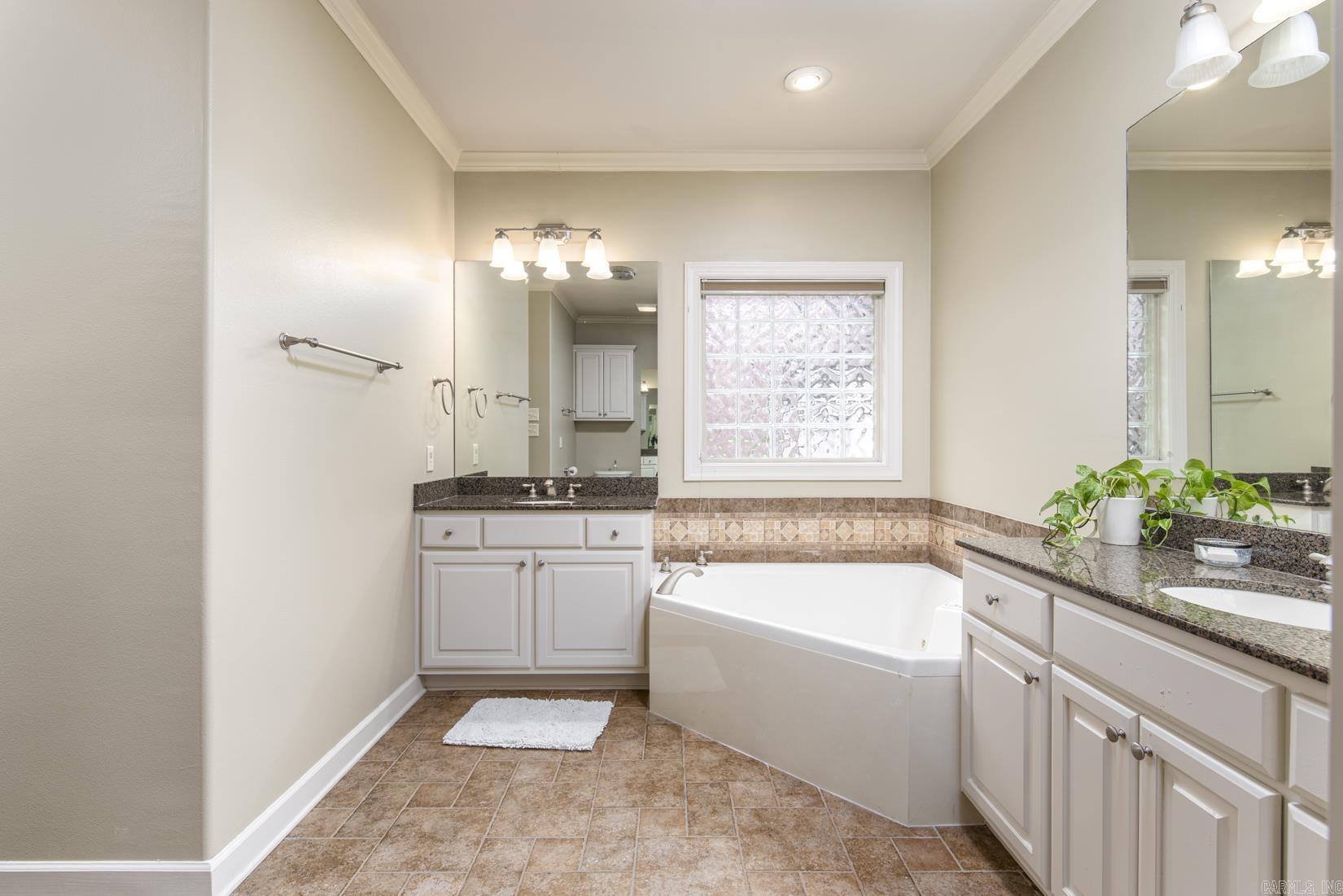 9 Hickory Pointe Cove Little Rock, AR 72223