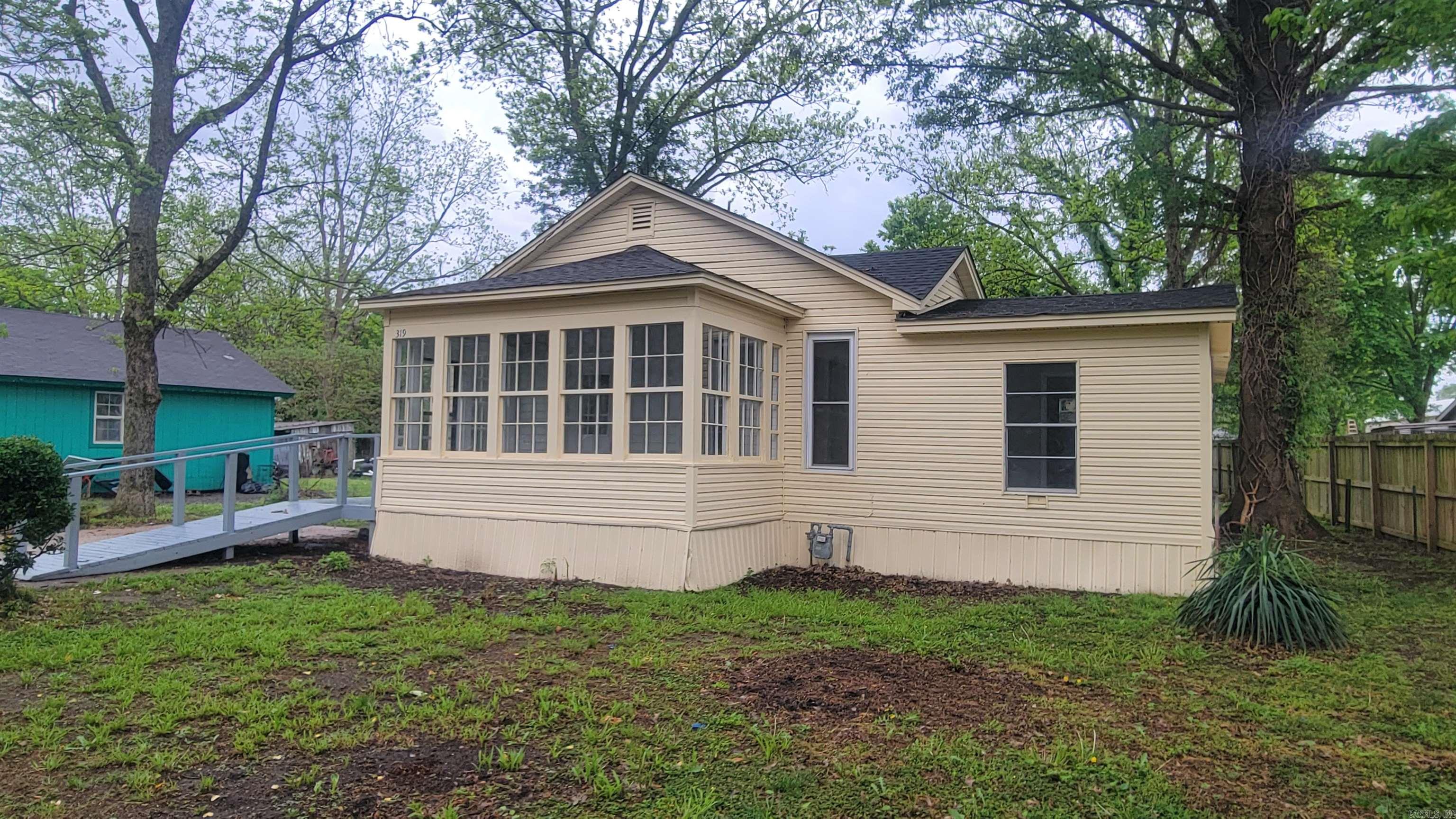 319 Paul  Lepanto, AR