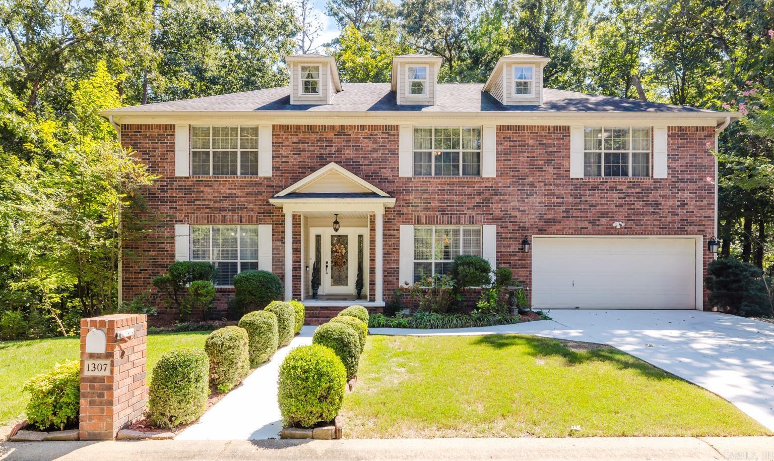 1307 River Oaks Benton, AR 72019