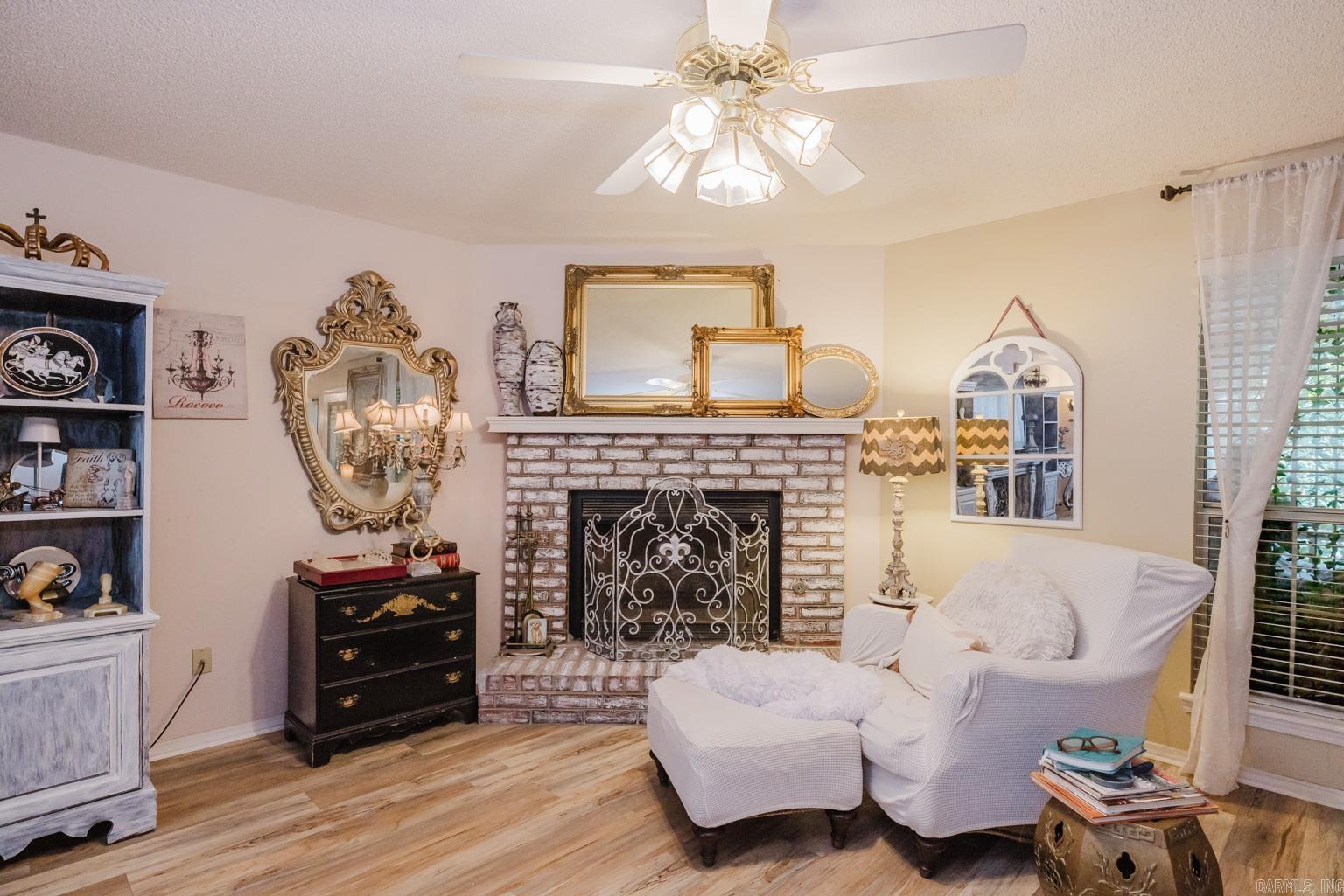 1307 River Oaks Benton, AR 72019