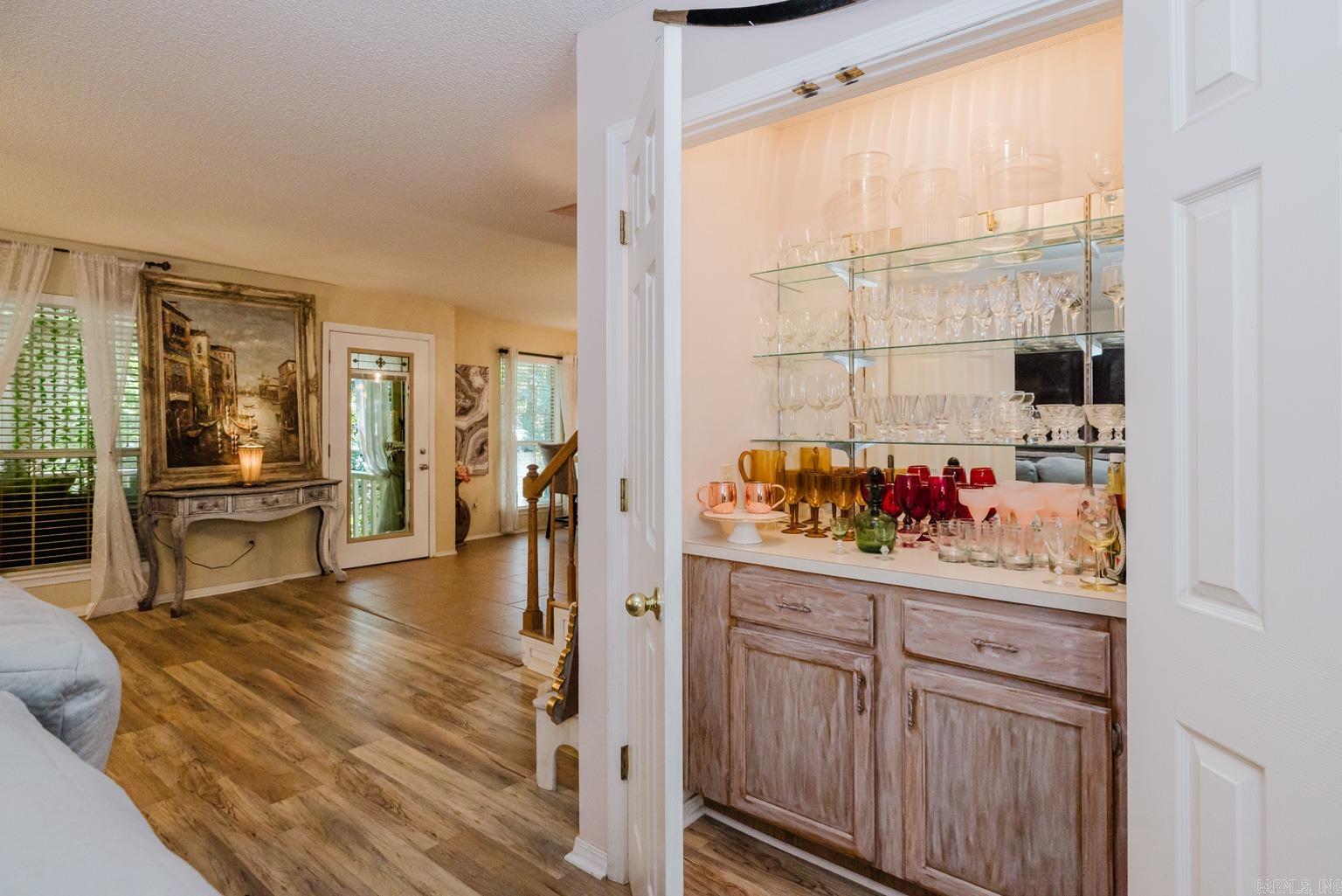 1307 River Oaks Benton, AR 72019