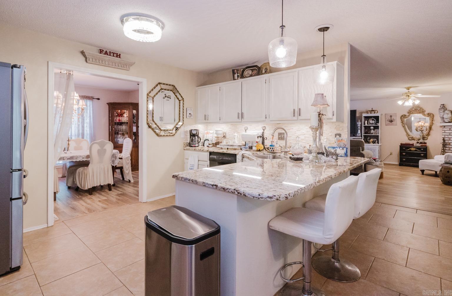 1307 River Oaks Benton, AR 72019