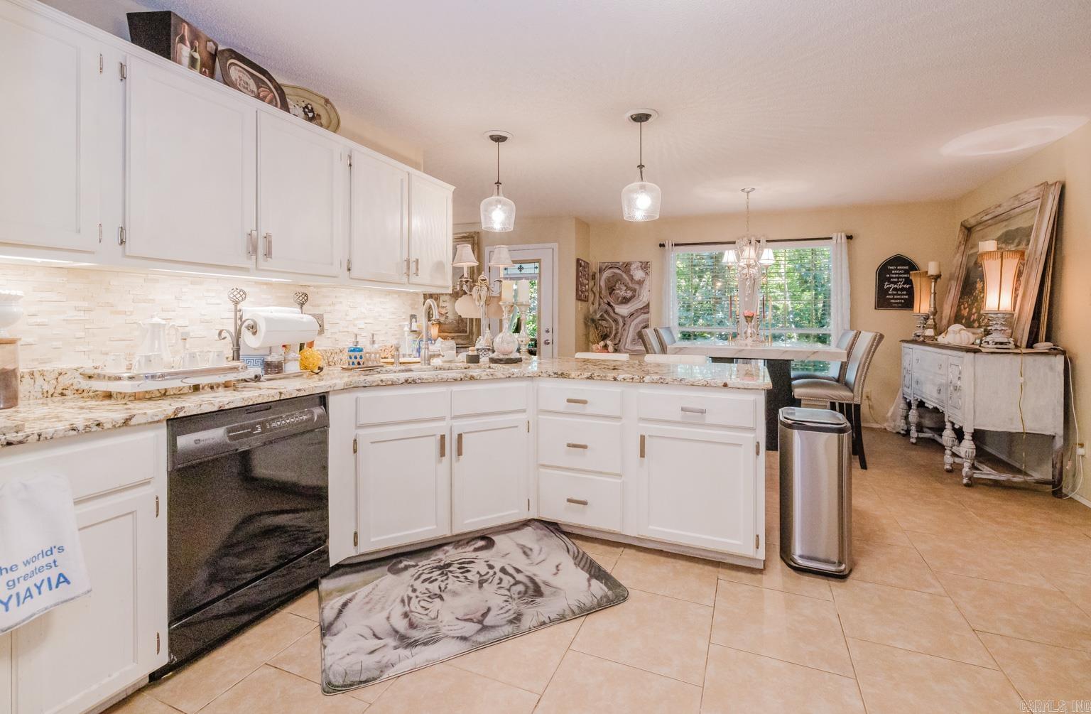 1307 River Oaks Benton, AR 72019