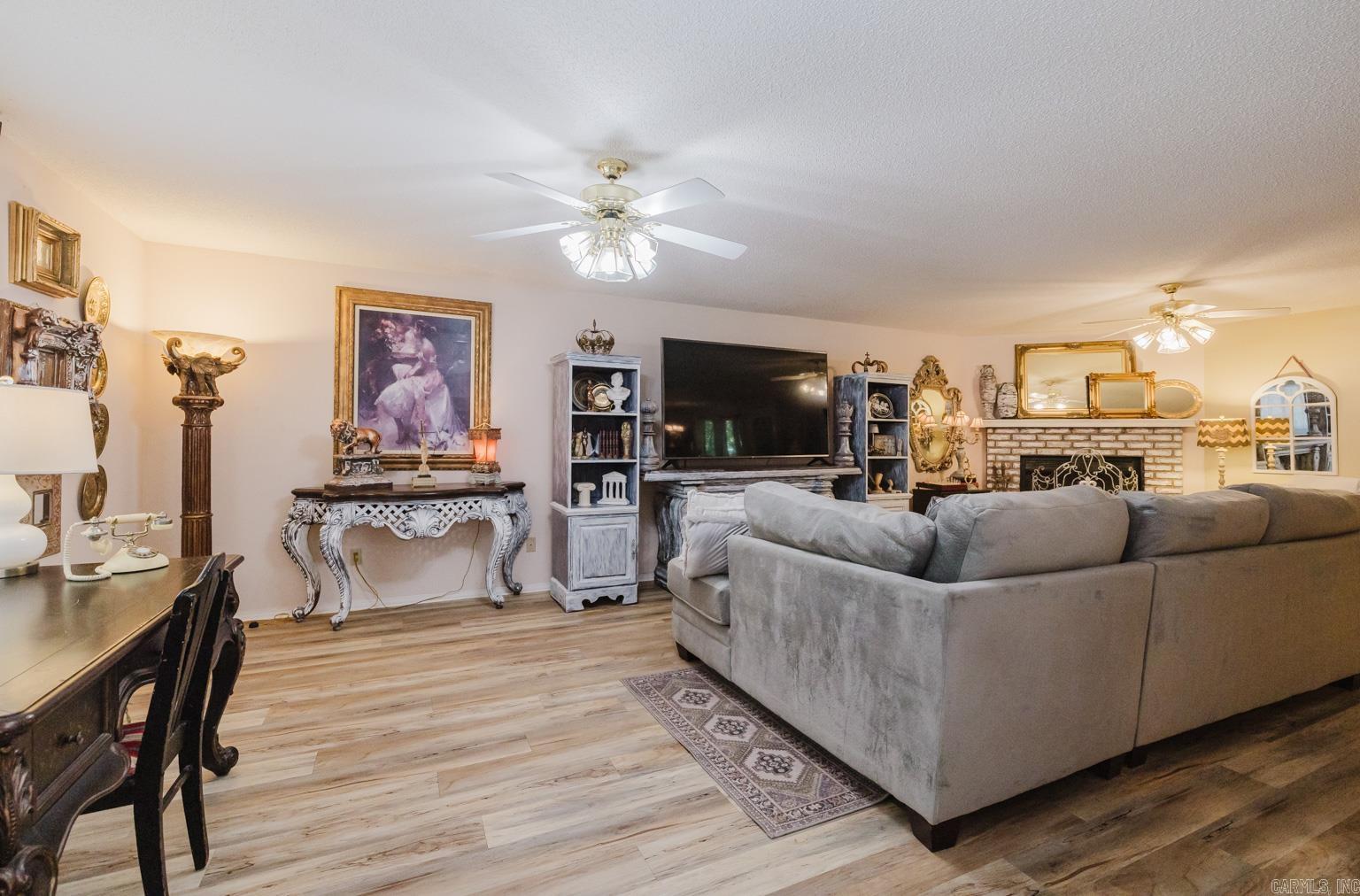 1307 River Oaks Benton, AR 72019