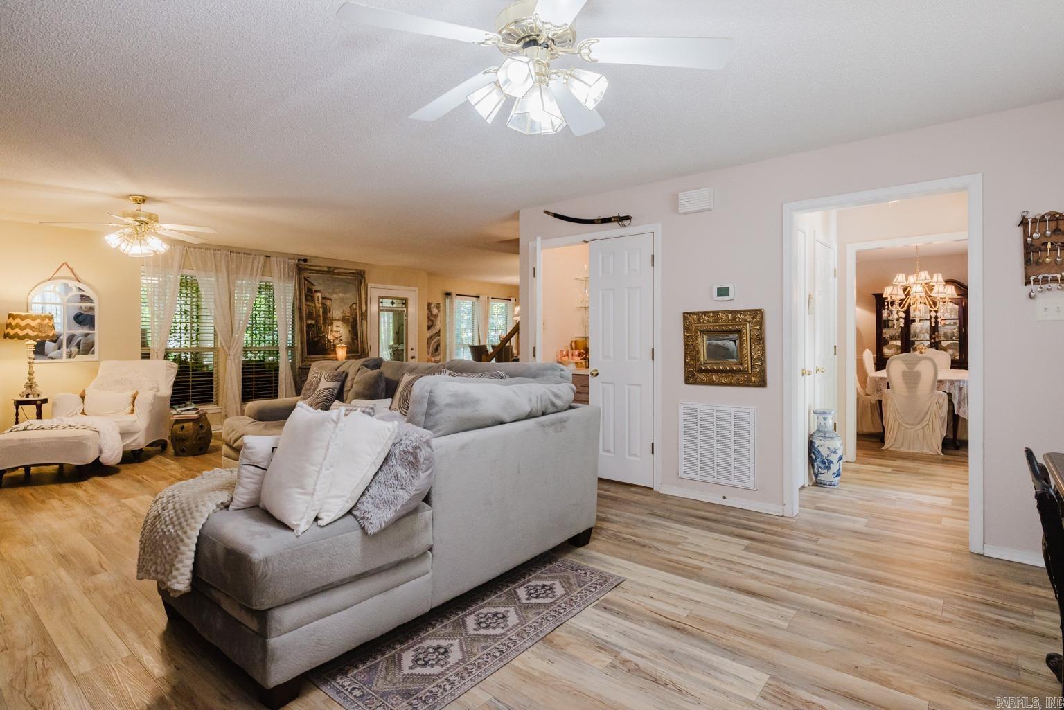 1307 River Oaks Benton, AR 72019