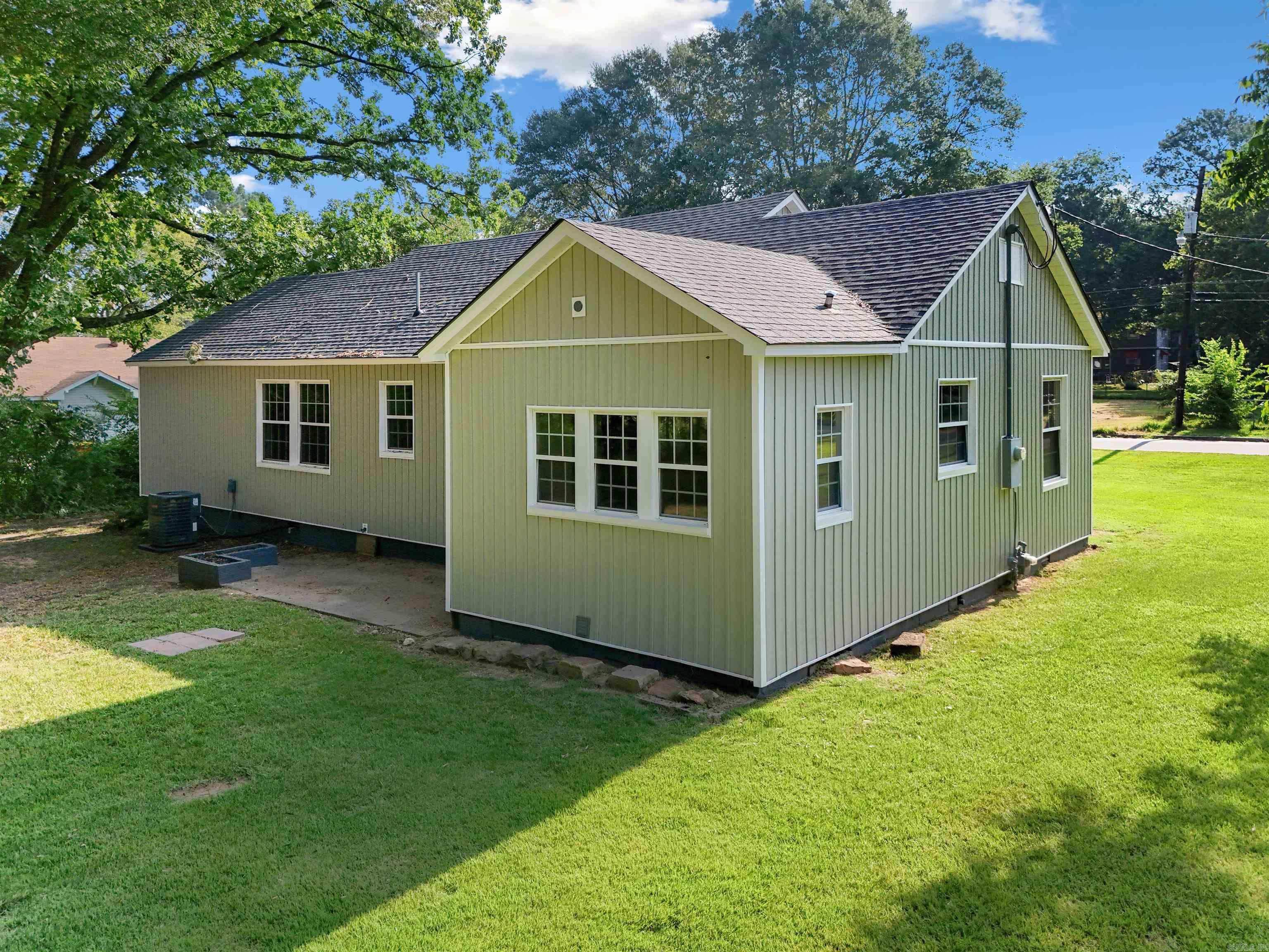 707 N West Street Morrilton, AR 72110