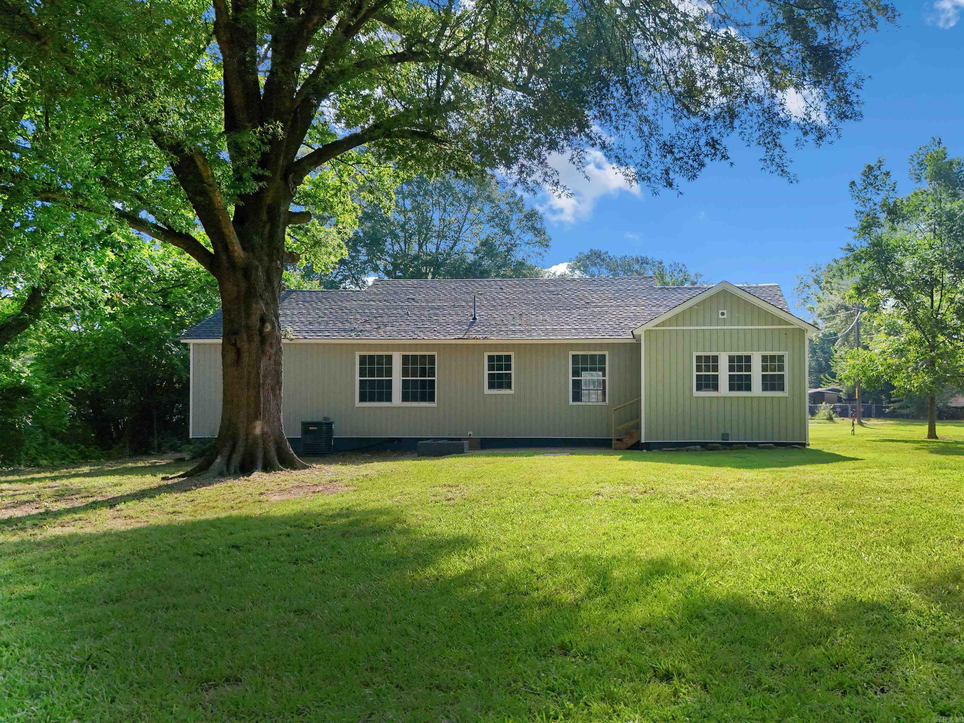 707 N West Street Morrilton, AR 72110