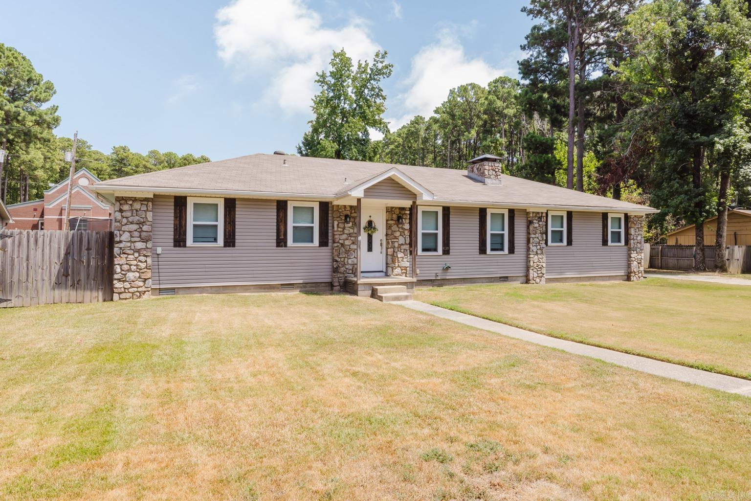 1602 Woodland Dr  Bryant, AR