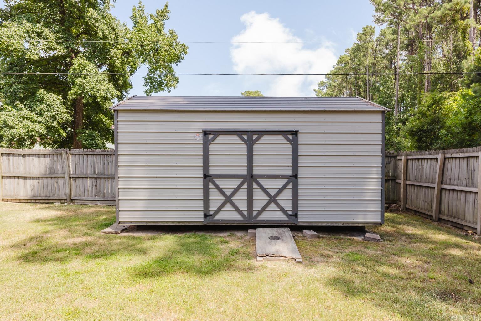 1602 Woodland Dr  Bryant, AR