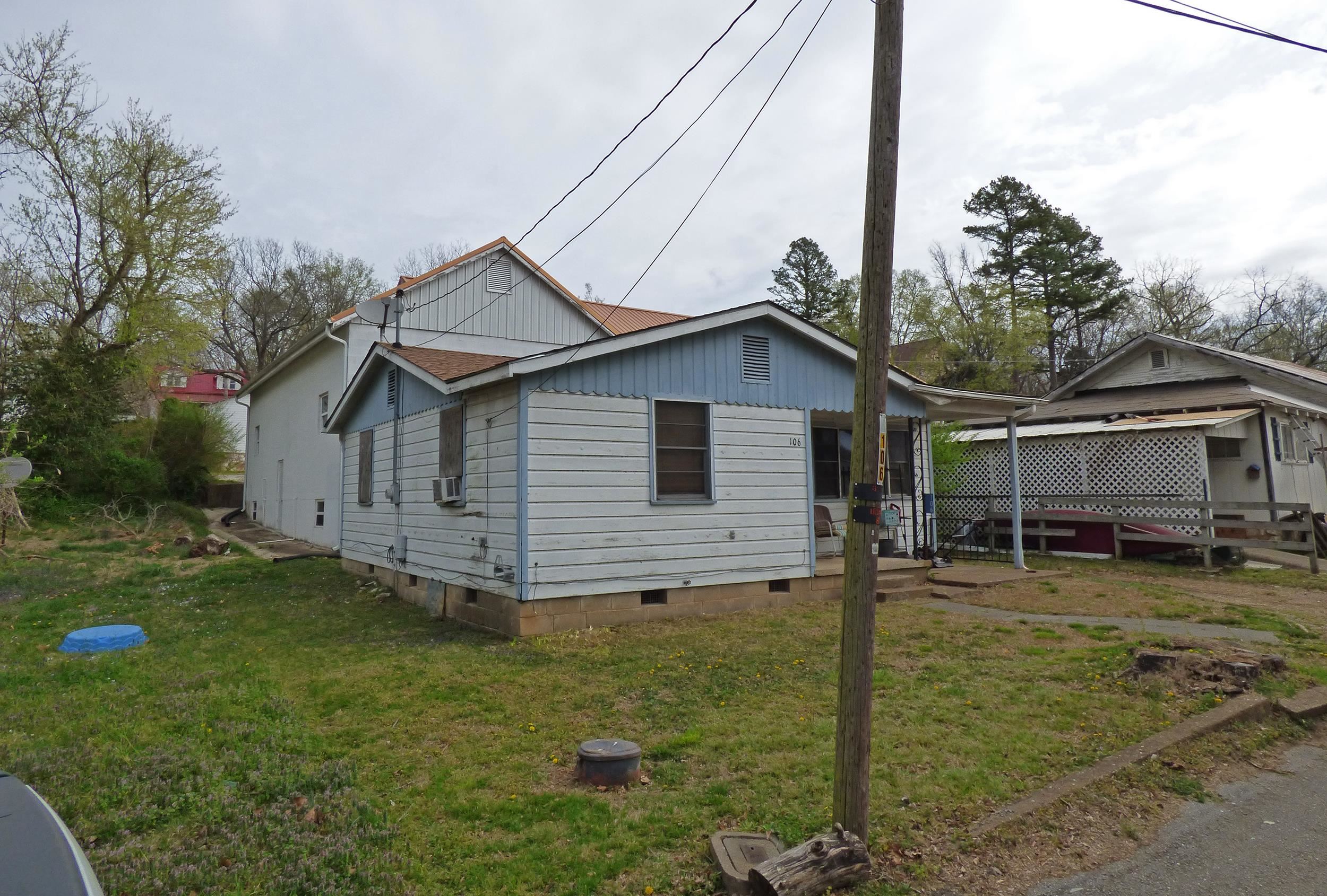 106 E Second  Hardy, AR