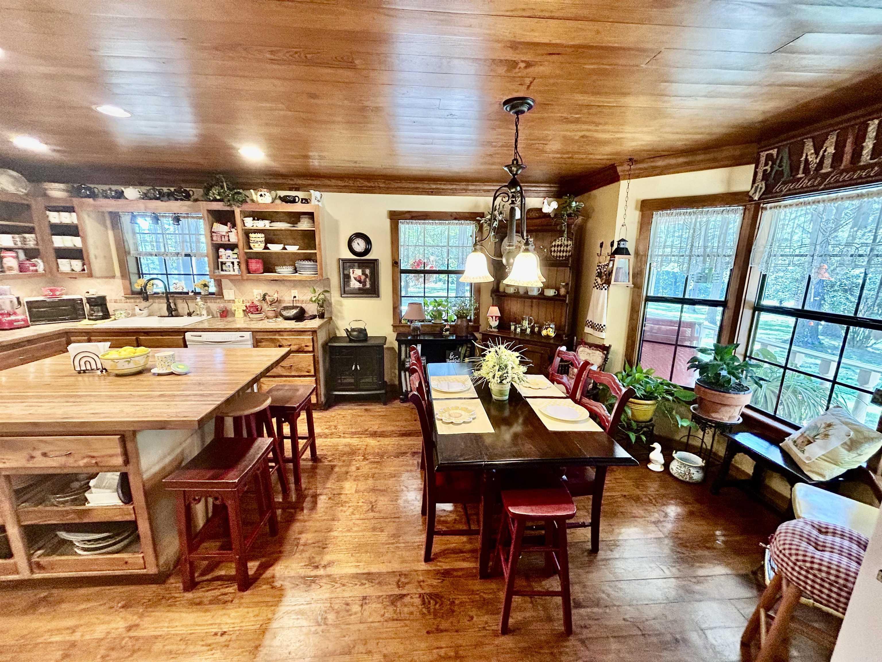 30501 Hwy 300  Roland, AR