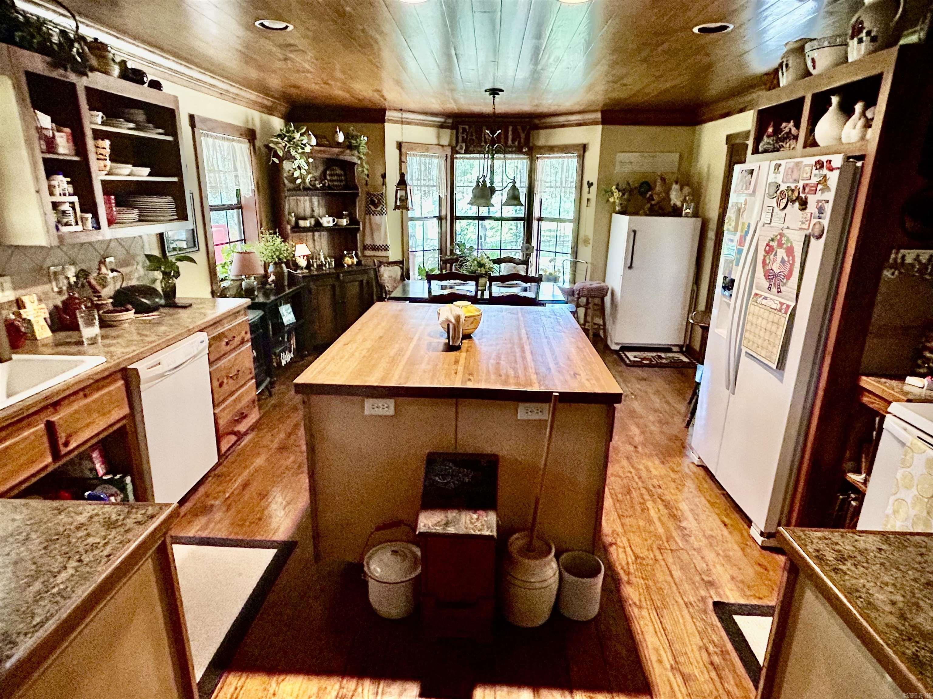 30501 Hwy 300  Roland, AR