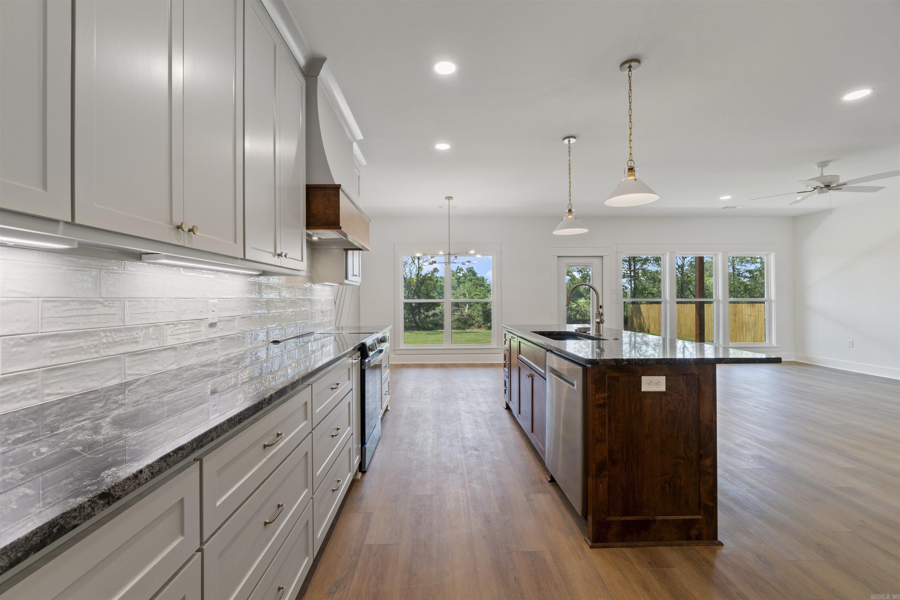 22 Dandelion  Greenbrier, AR