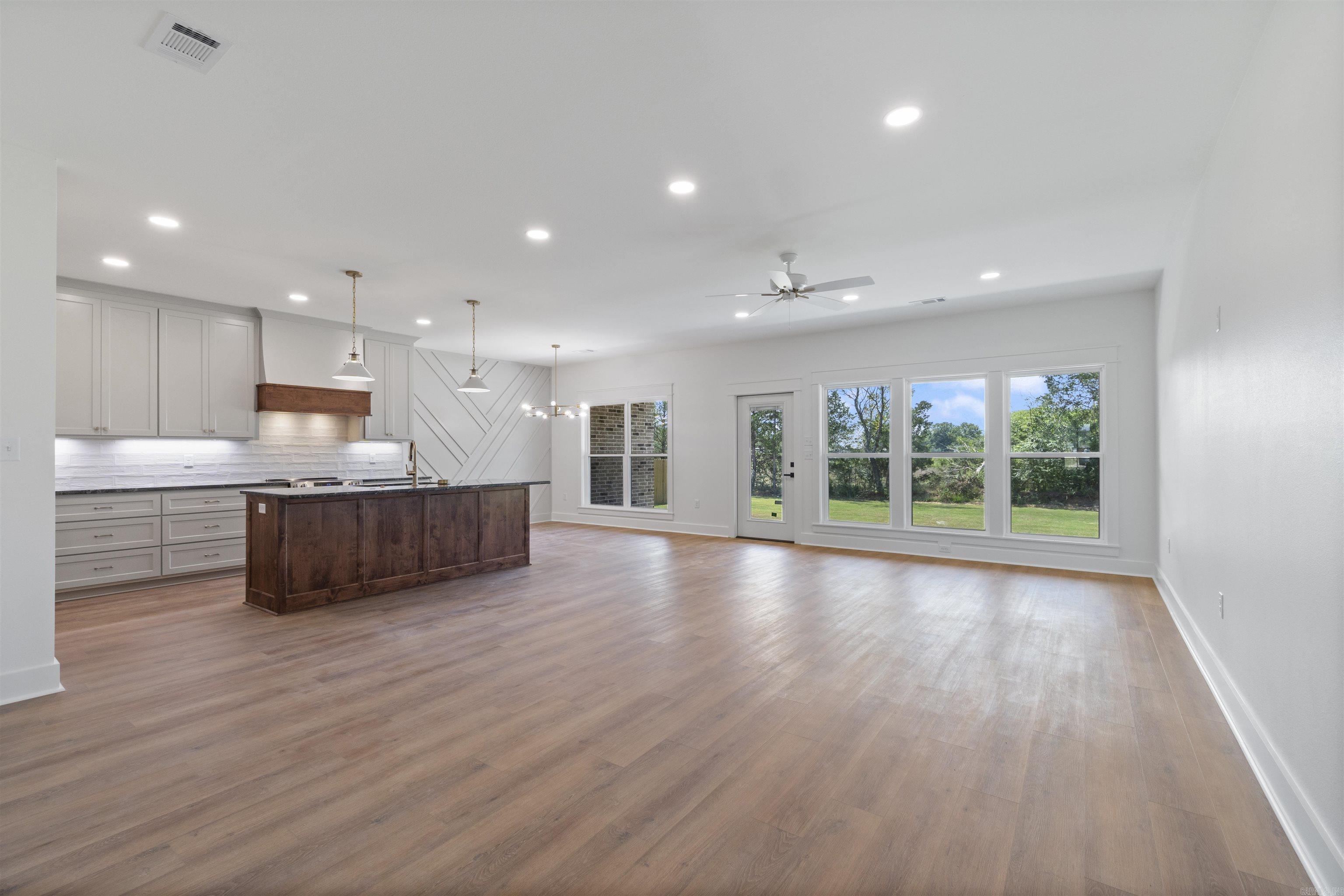 22 Dandelion  Greenbrier, AR
