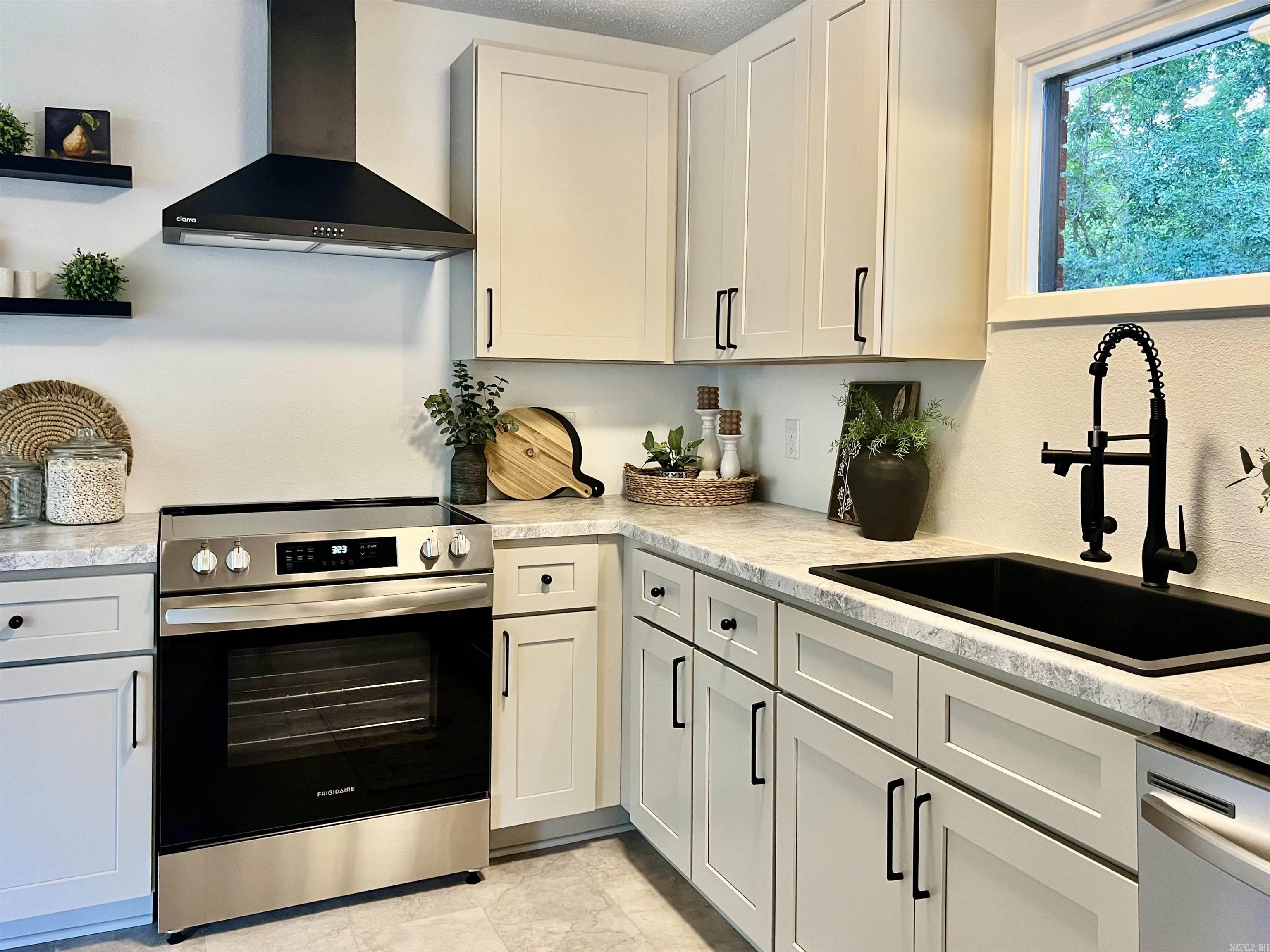 506 W Clinton  Heber Springs, AR