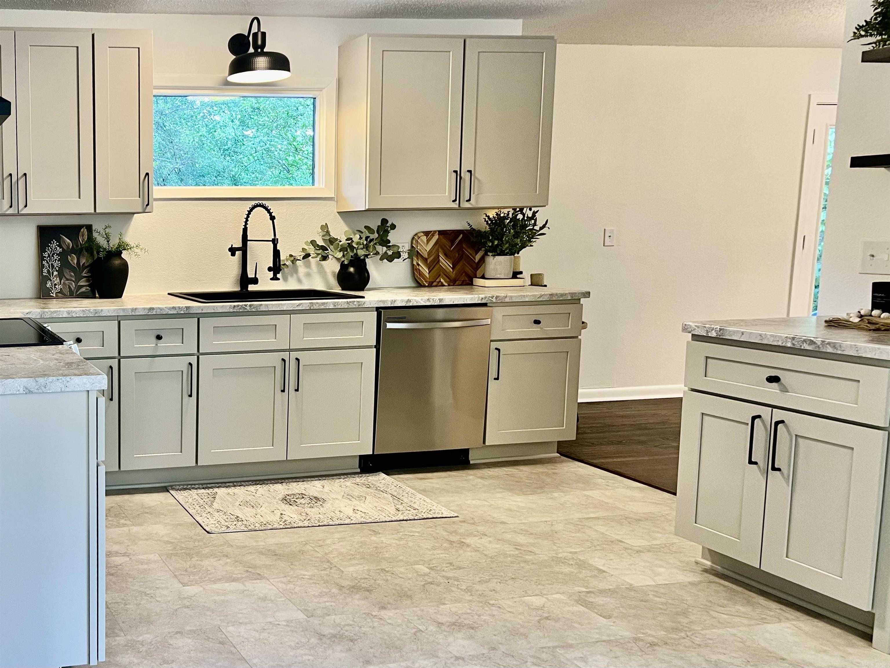 506 W Clinton  Heber Springs, AR