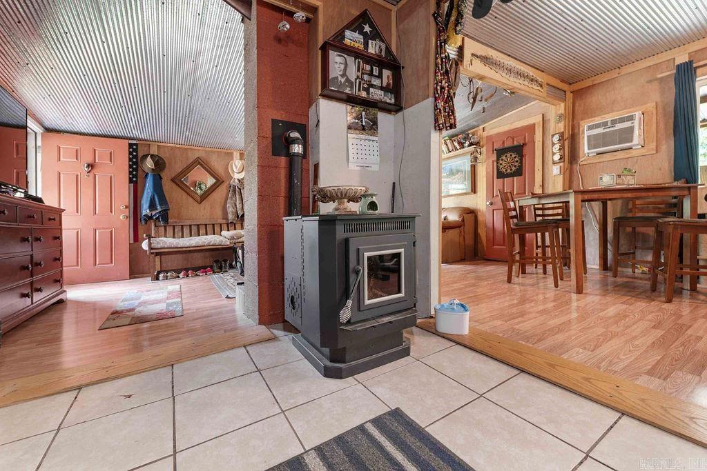 305 Cougar Trl  Clinton, AR
