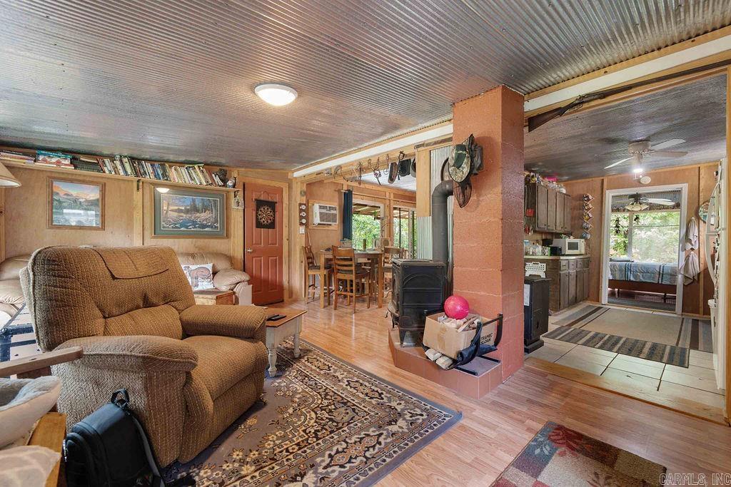 305 Cougar Trl  Clinton, AR