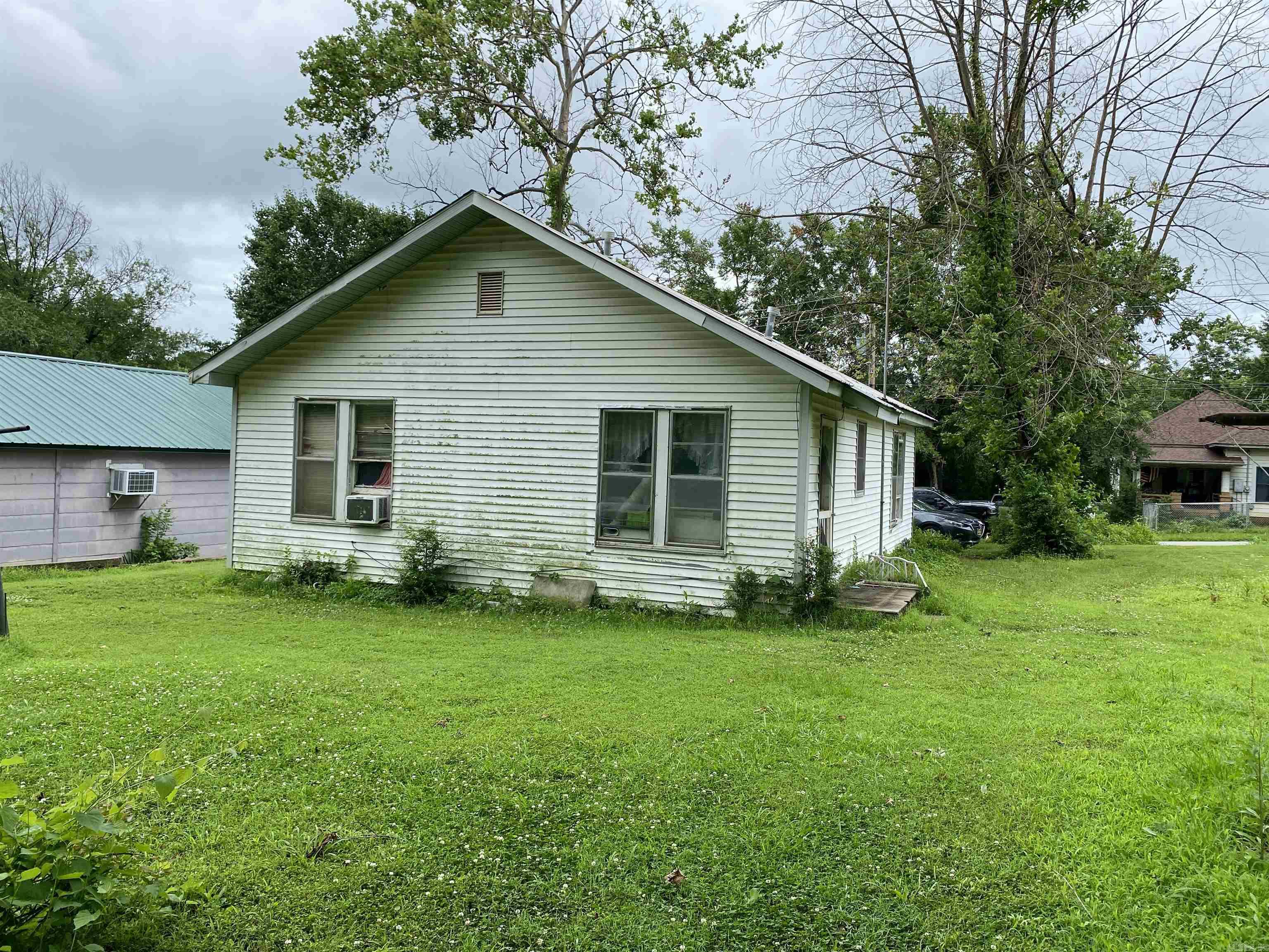 1220 W Sevier  Clarksville, AR