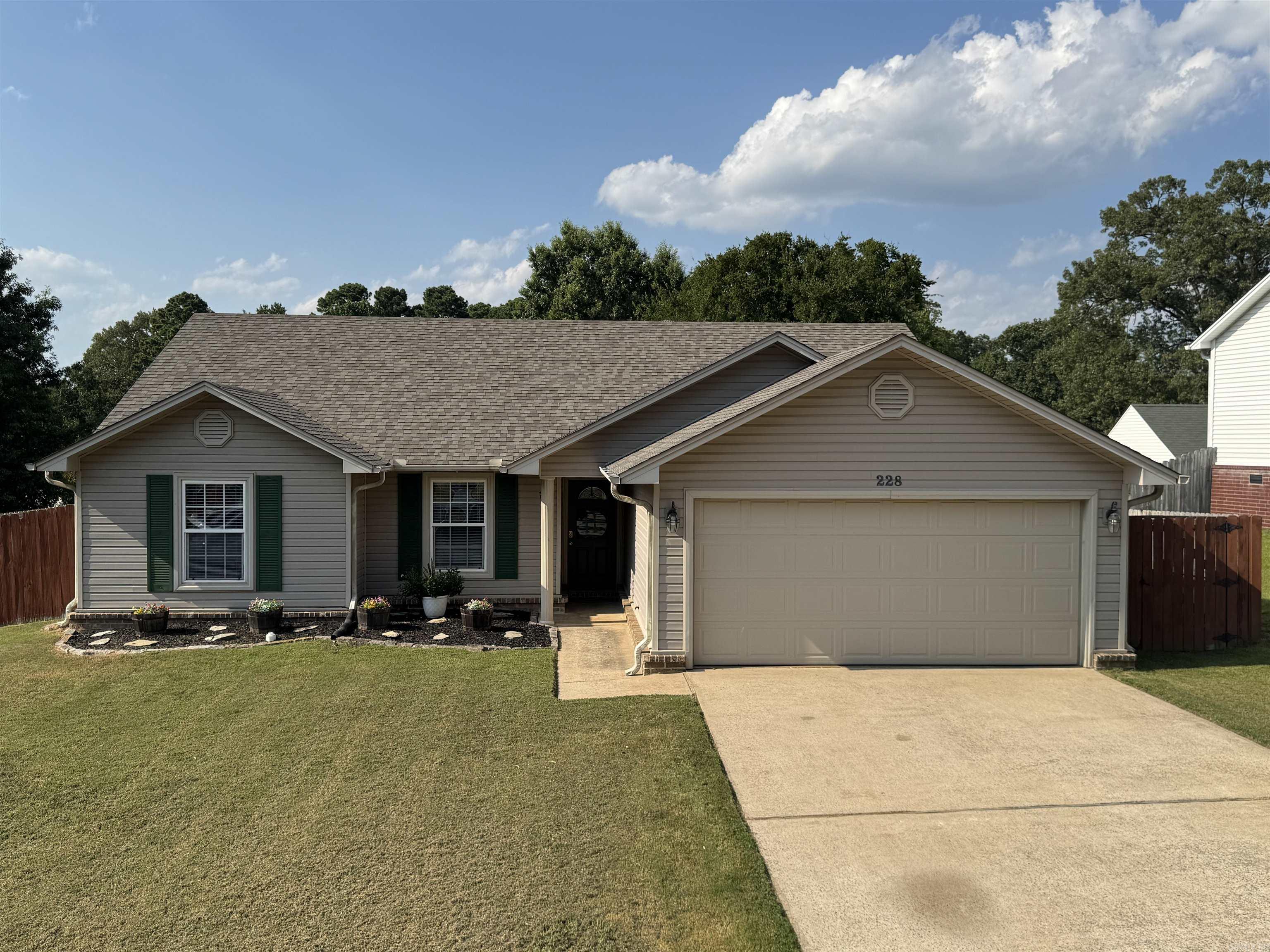 228 Sharon Oaks Ct  Benton, AR