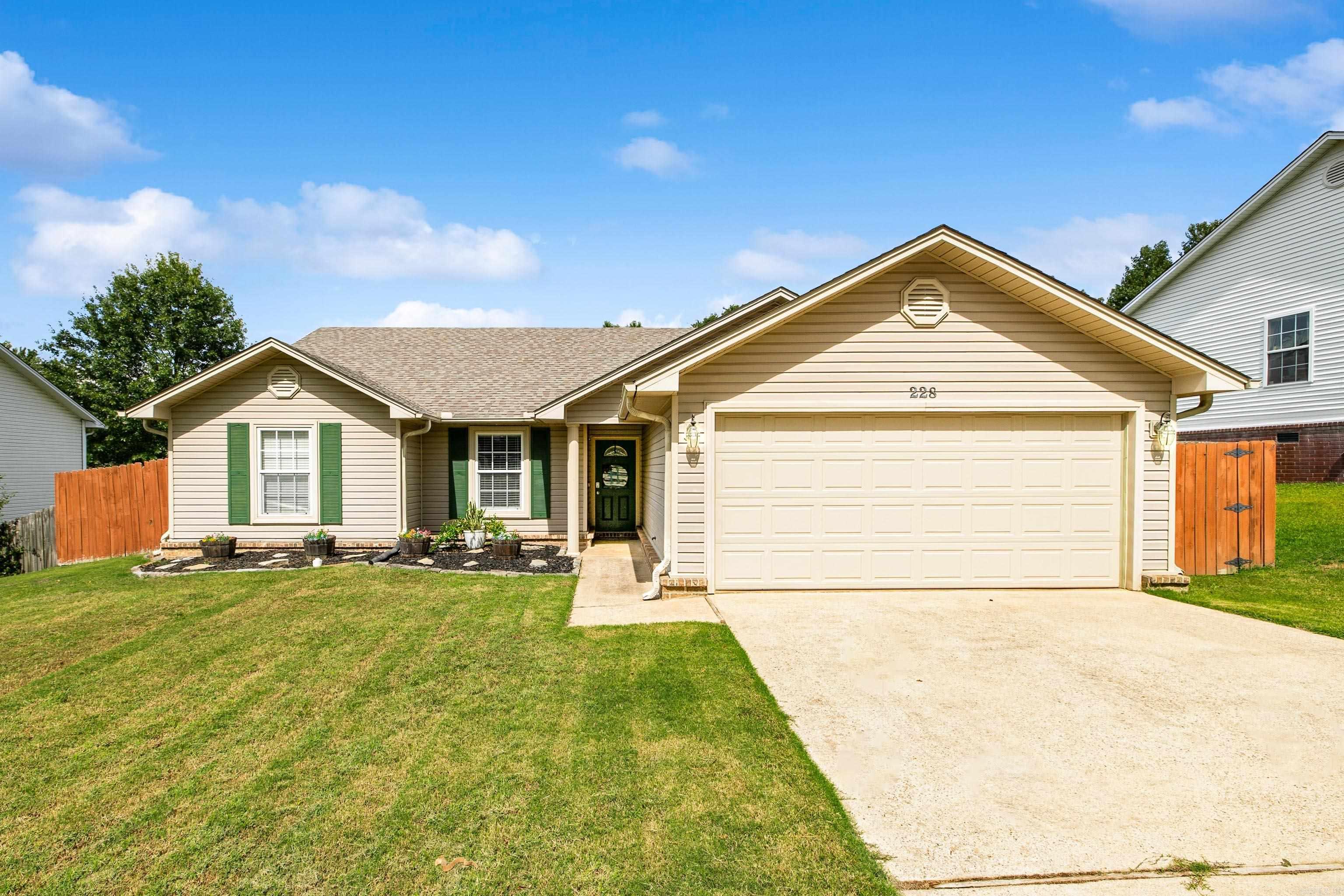 228 Sharon Oaks Ct
