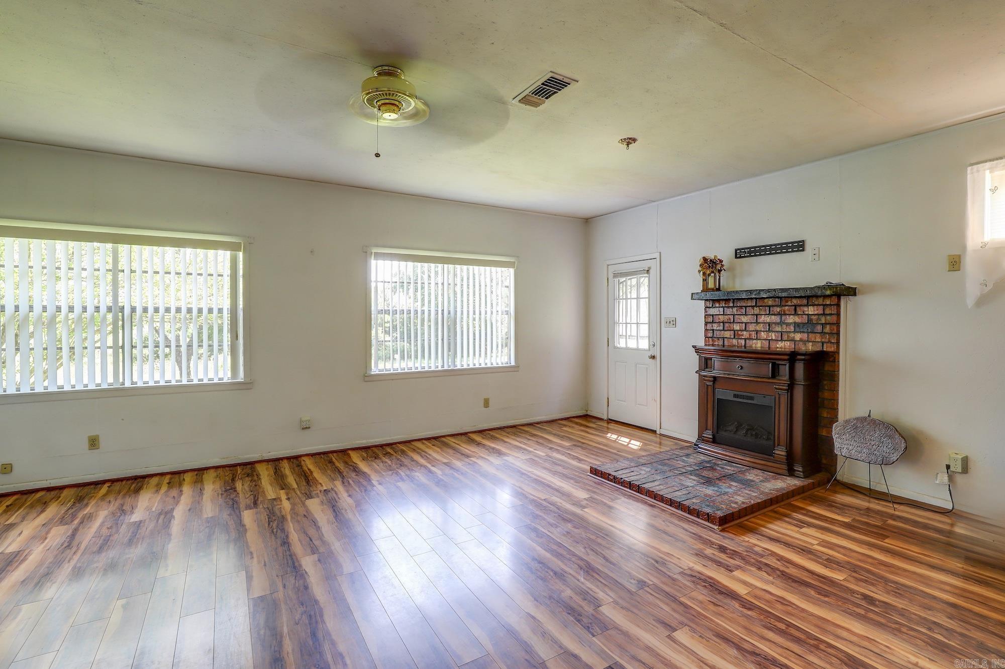 85 County Road 3668  Queen City, TX