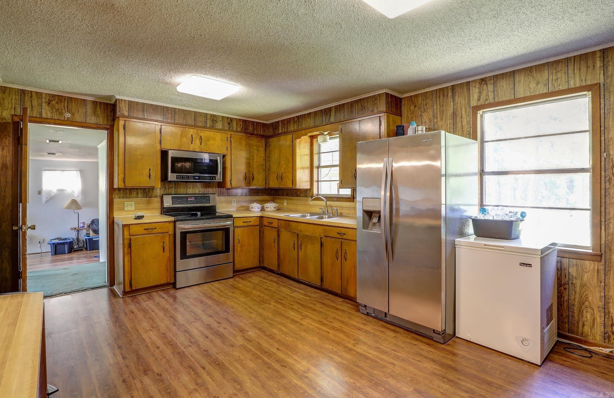85 County Road 3668  Queen City, TX