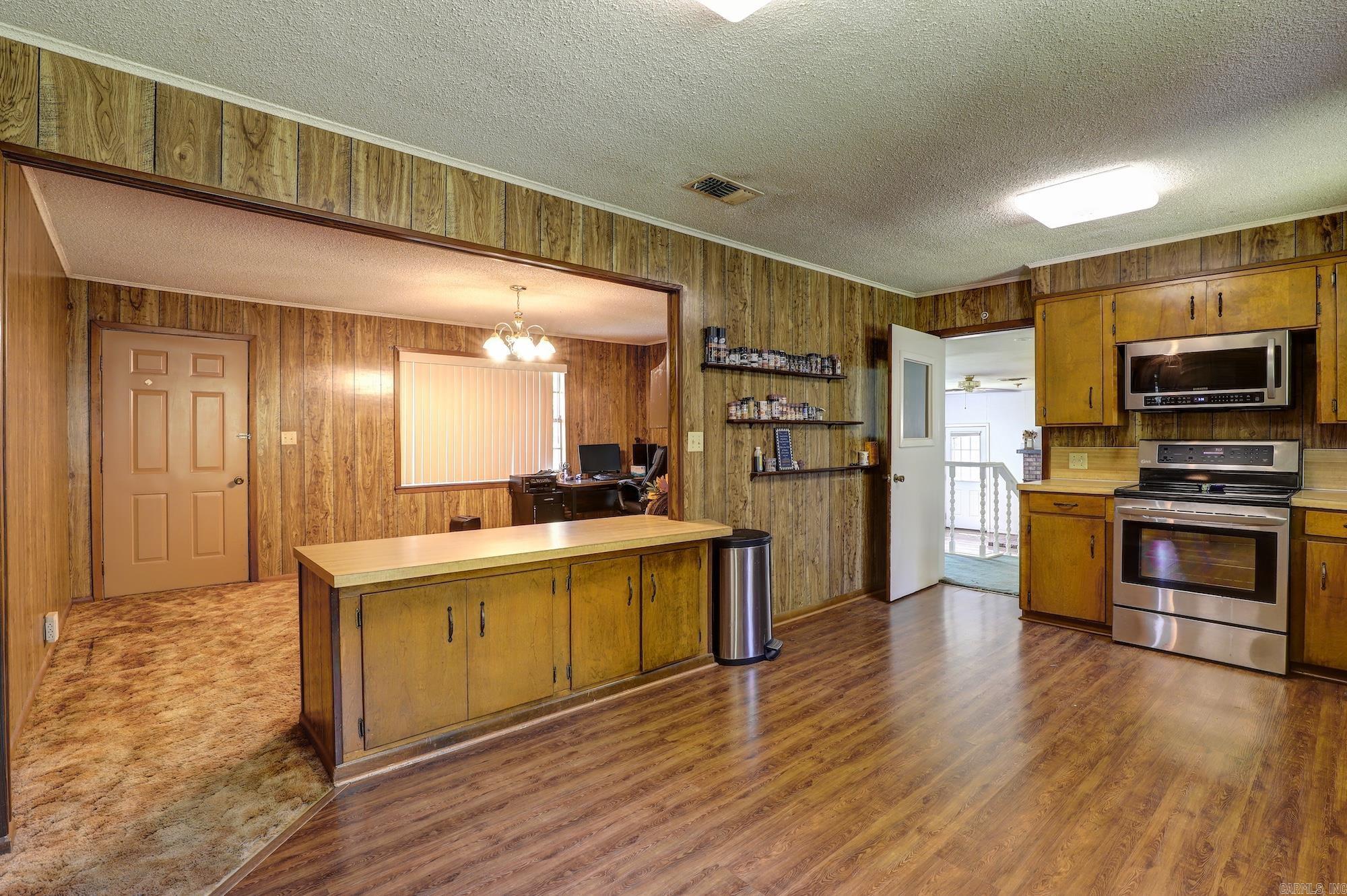 85 County Road 3668  Queen City, TX