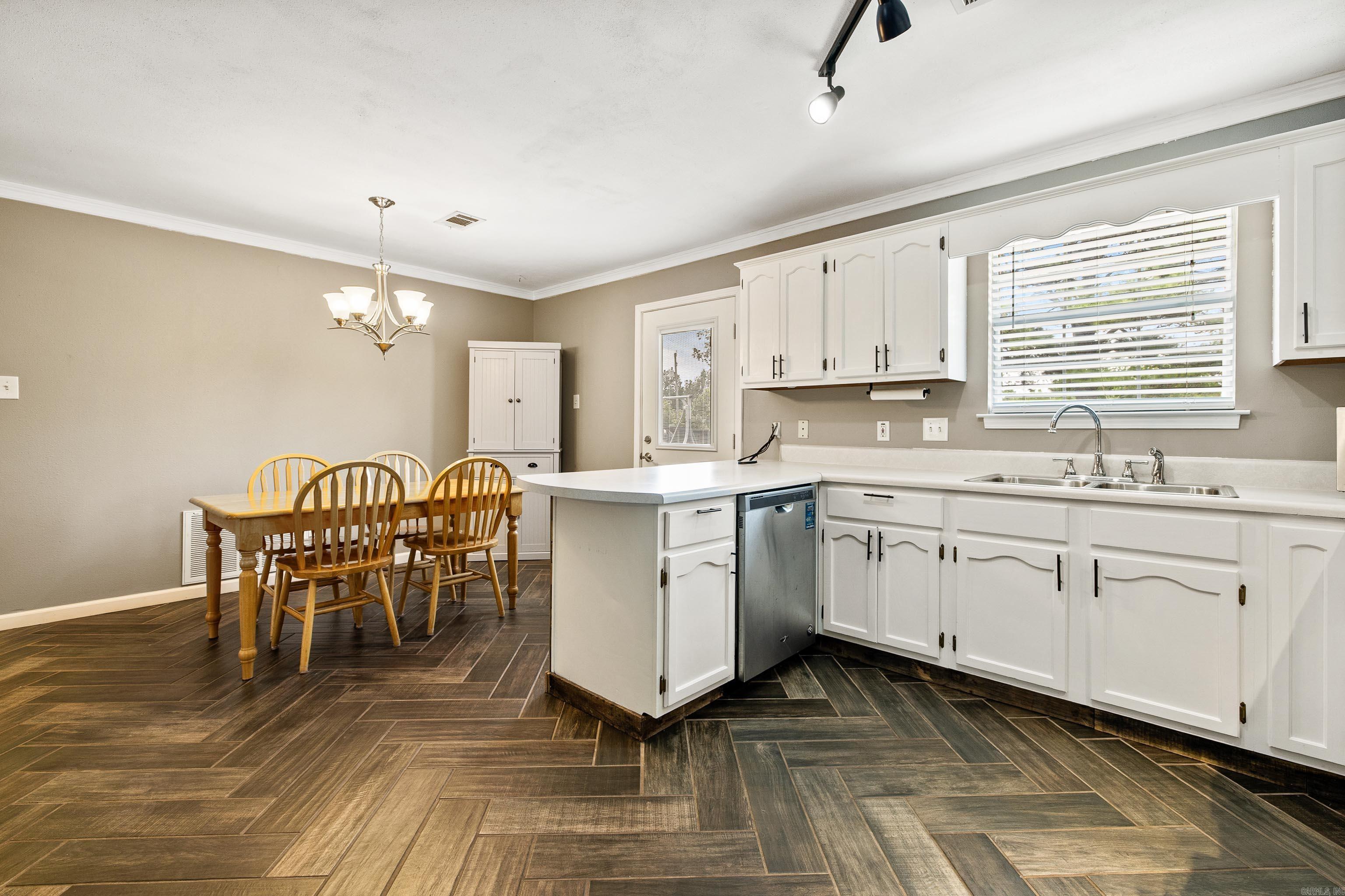 3419 Pawnee Village  Benton, AR