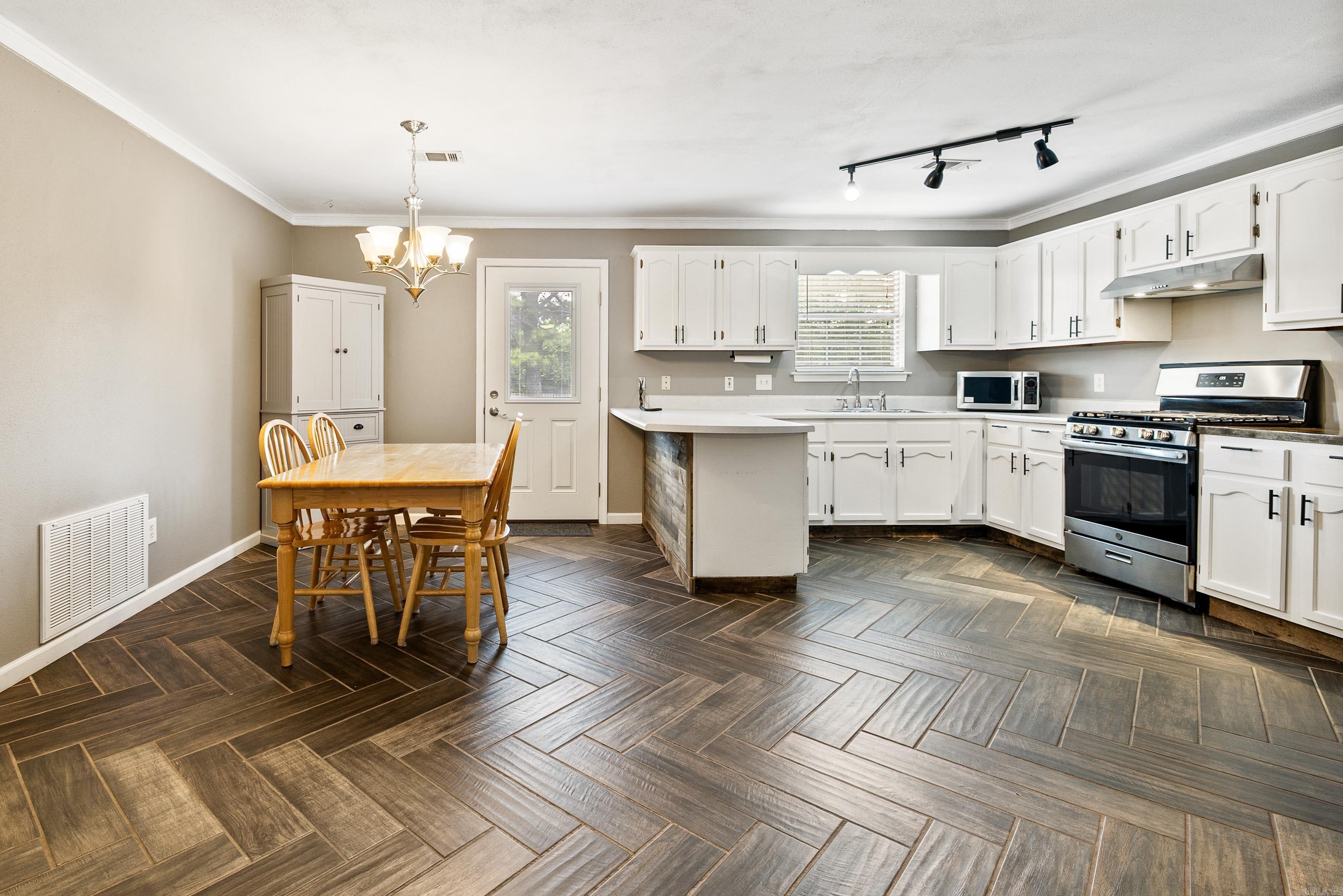 3419 Pawnee Village  Benton, AR