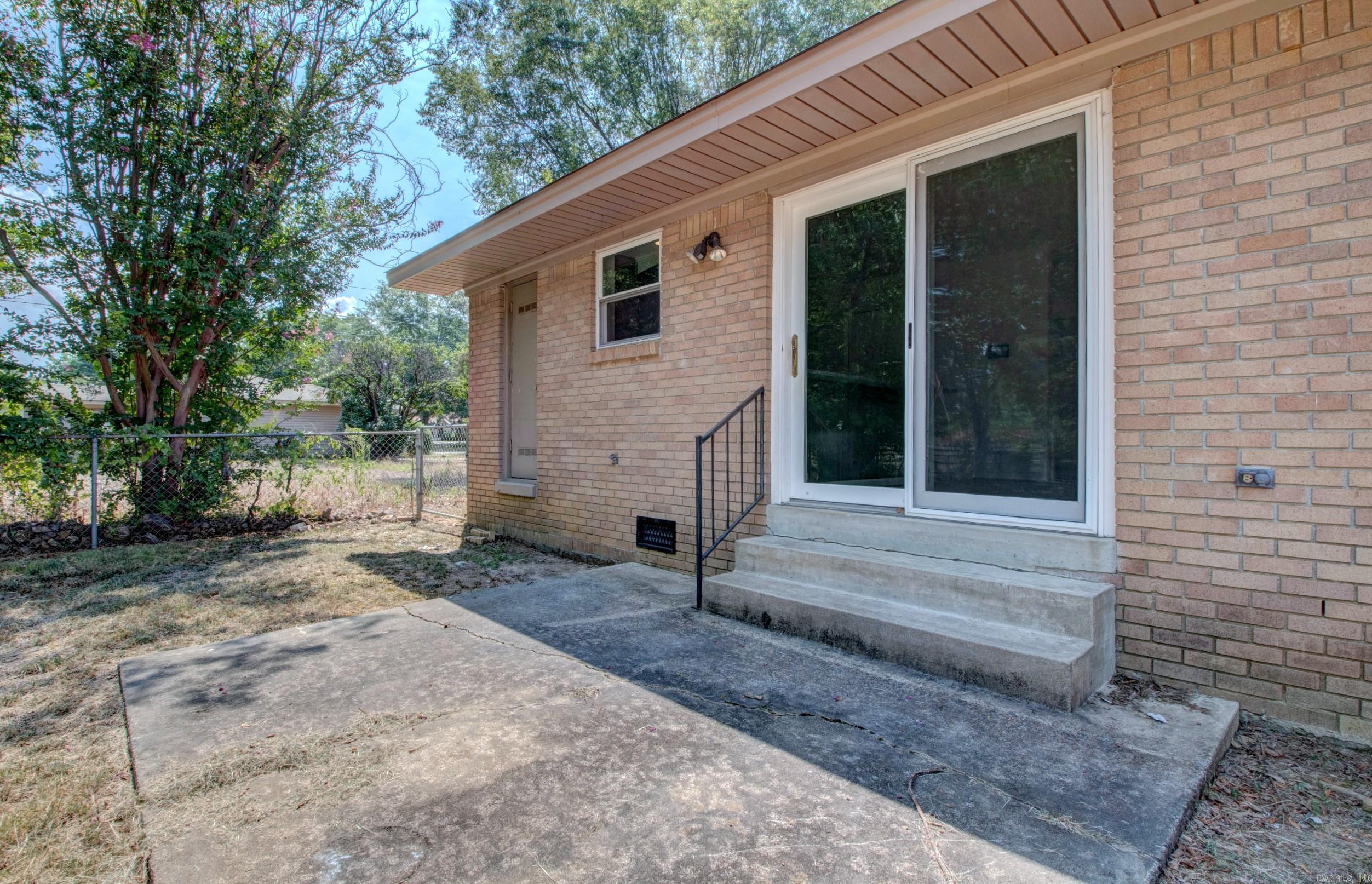 9300 Cloverhill  Little Rock, AR