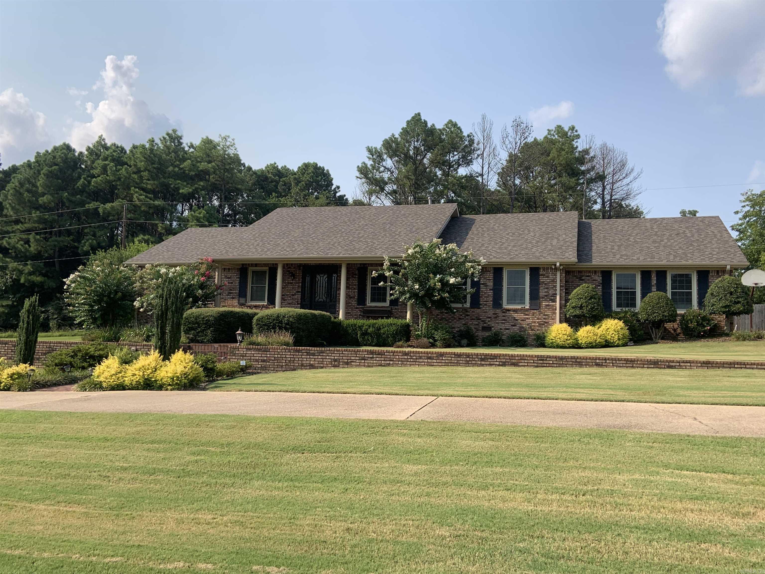 1901 Marlanita Dr.  Paragould, AR